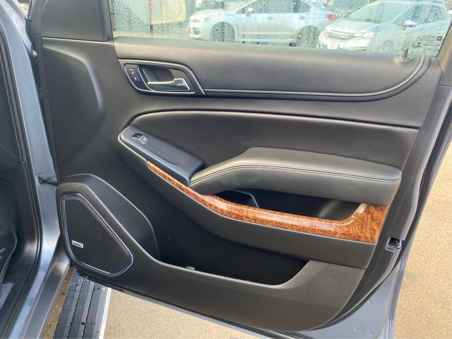 2018 BLUE CHEVROLET TAHOE PREMIER (1GNSKCKC4JR) with an 5.3L engine, Automatic transmission, located at 908 SE 14th Street, Des Moines, IA, 50317, (515) 281-0330, 41.580303, -93.597046 - Photo#20