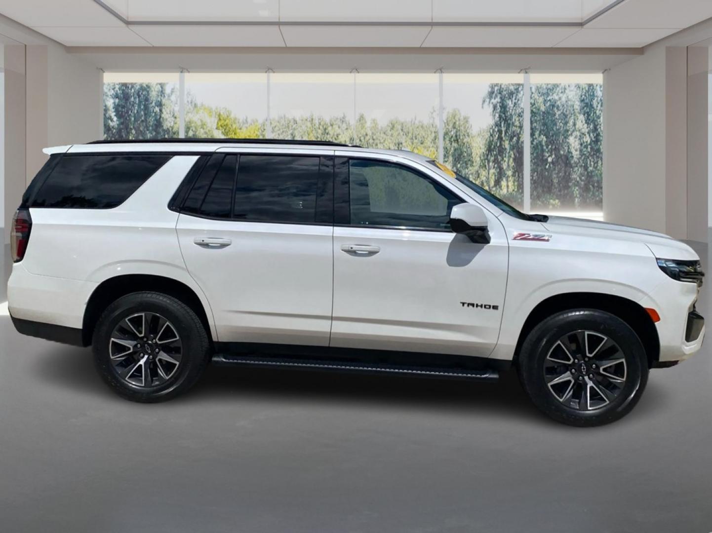 2021 WHITE CHEVROLET TAHOE 1500 Z71 (1GNSKPKD2MR) with an 5.3L engine, Automatic transmission, located at 908 SE 14th Street, Des Moines, IA, 50317, (515) 281-0330, 41.580303, -93.597046- Photo#1