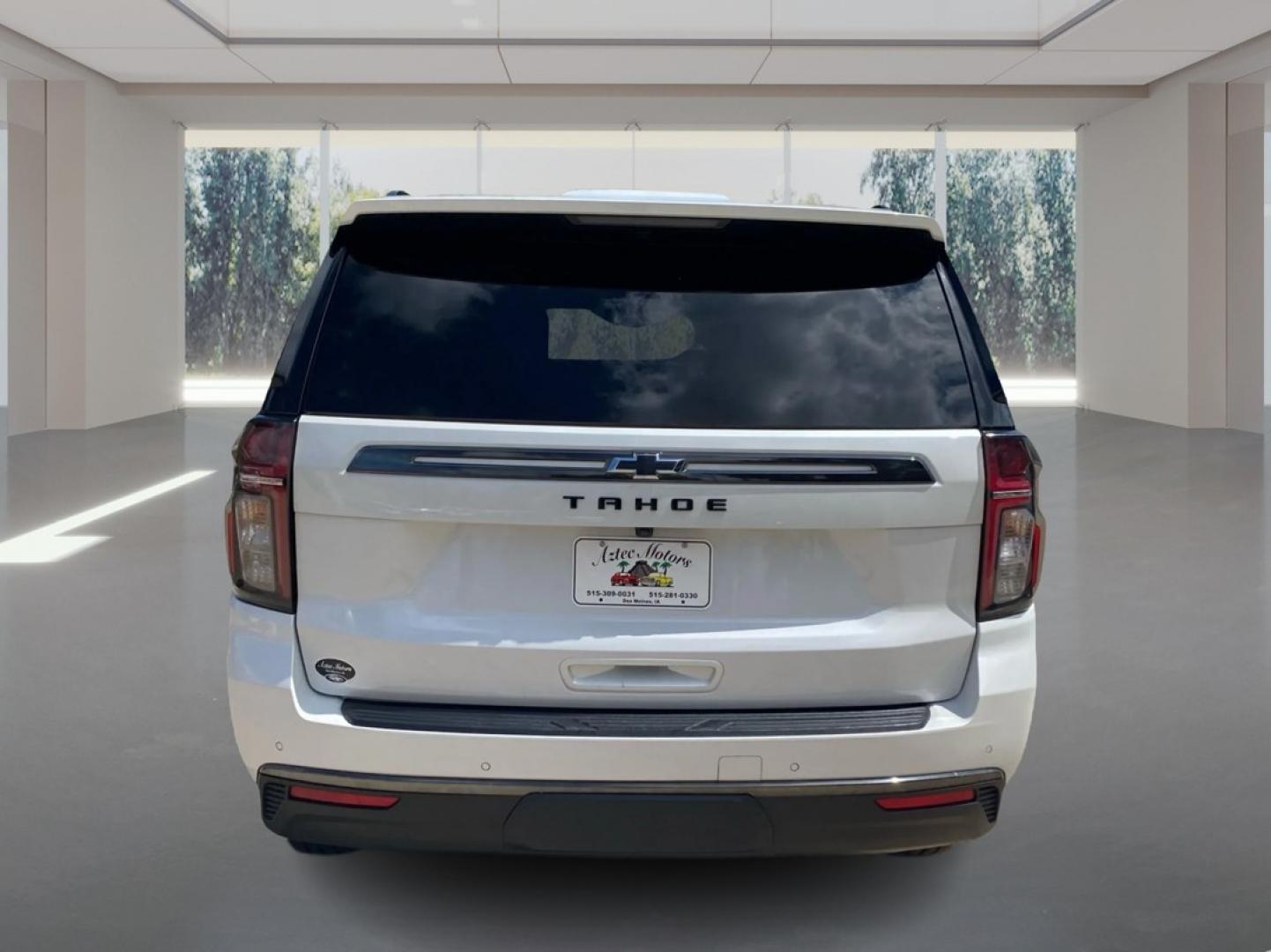 2021 WHITE CHEVROLET TAHOE 1500 Z71 (1GNSKPKD2MR) with an 5.3L engine, Automatic transmission, located at 908 SE 14th Street, Des Moines, IA, 50317, (515) 281-0330, 41.580303, -93.597046- Photo#3