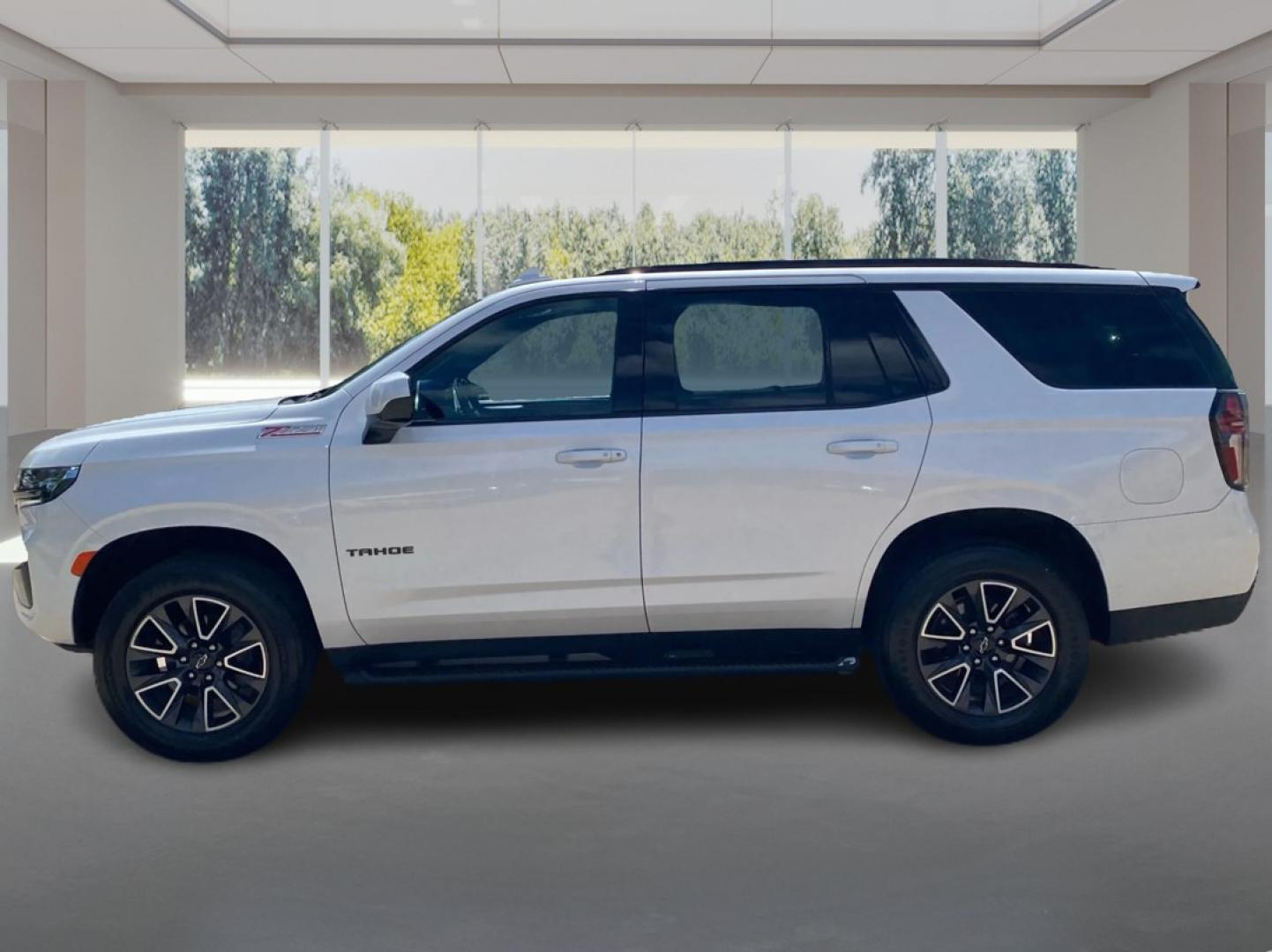 2021 WHITE CHEVROLET TAHOE 1500 Z71 (1GNSKPKD2MR) with an 5.3L engine, Automatic transmission, located at 908 SE 14th Street, Des Moines, IA, 50317, (515) 281-0330, 41.580303, -93.597046- Photo#5