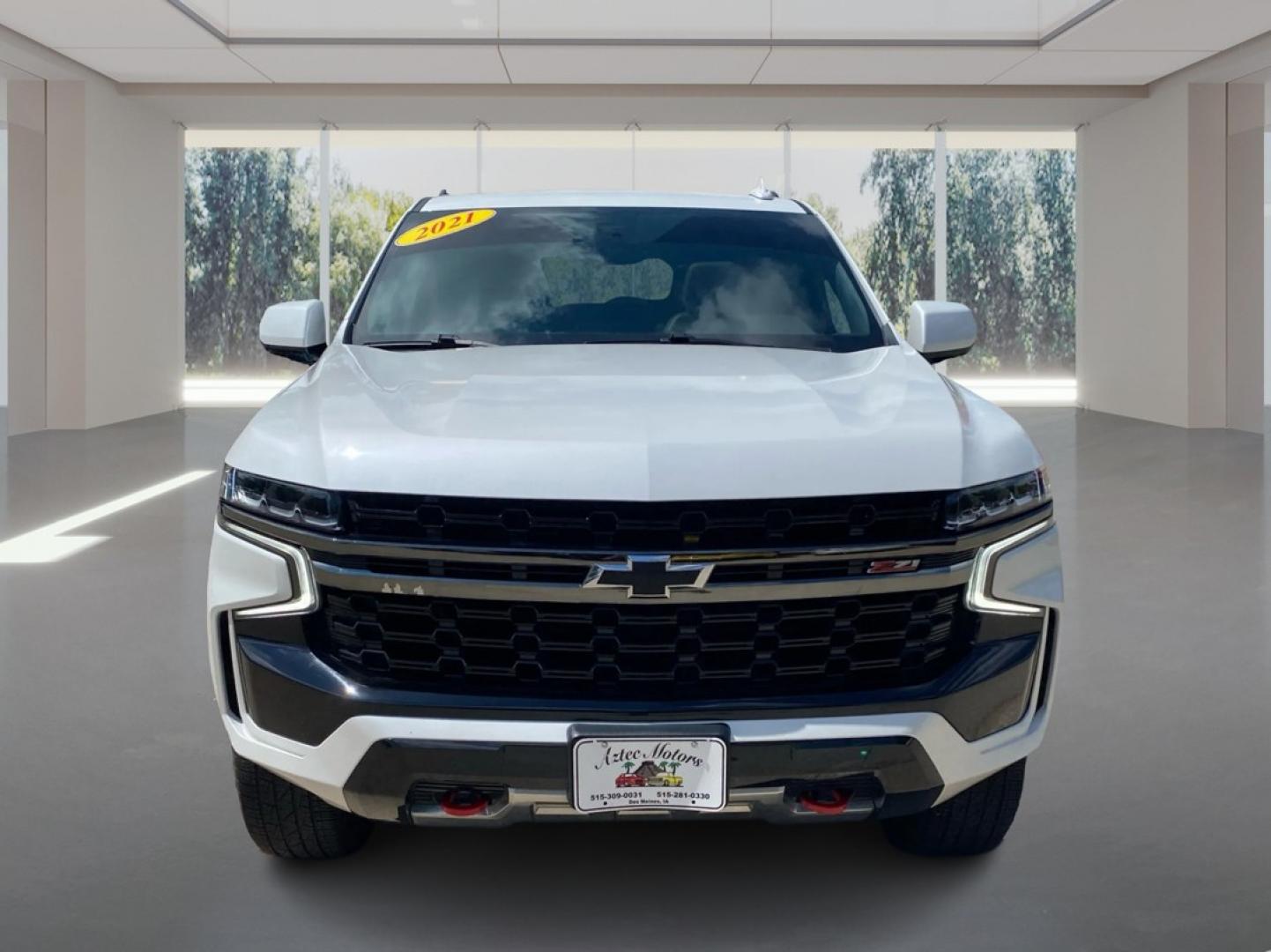 2021 WHITE CHEVROLET TAHOE 1500 Z71 (1GNSKPKD2MR) with an 5.3L engine, Automatic transmission, located at 908 SE 14th Street, Des Moines, IA, 50317, (515) 281-0330, 41.580303, -93.597046- Photo#6