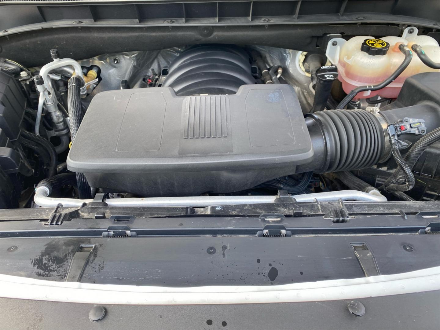 2021 WHITE CHEVROLET TAHOE 1500 Z71 (1GNSKPKD2MR) with an 5.3L engine, Automatic transmission, located at 908 SE 14th Street, Des Moines, IA, 50317, (515) 281-0330, 41.580303, -93.597046- Photo#10