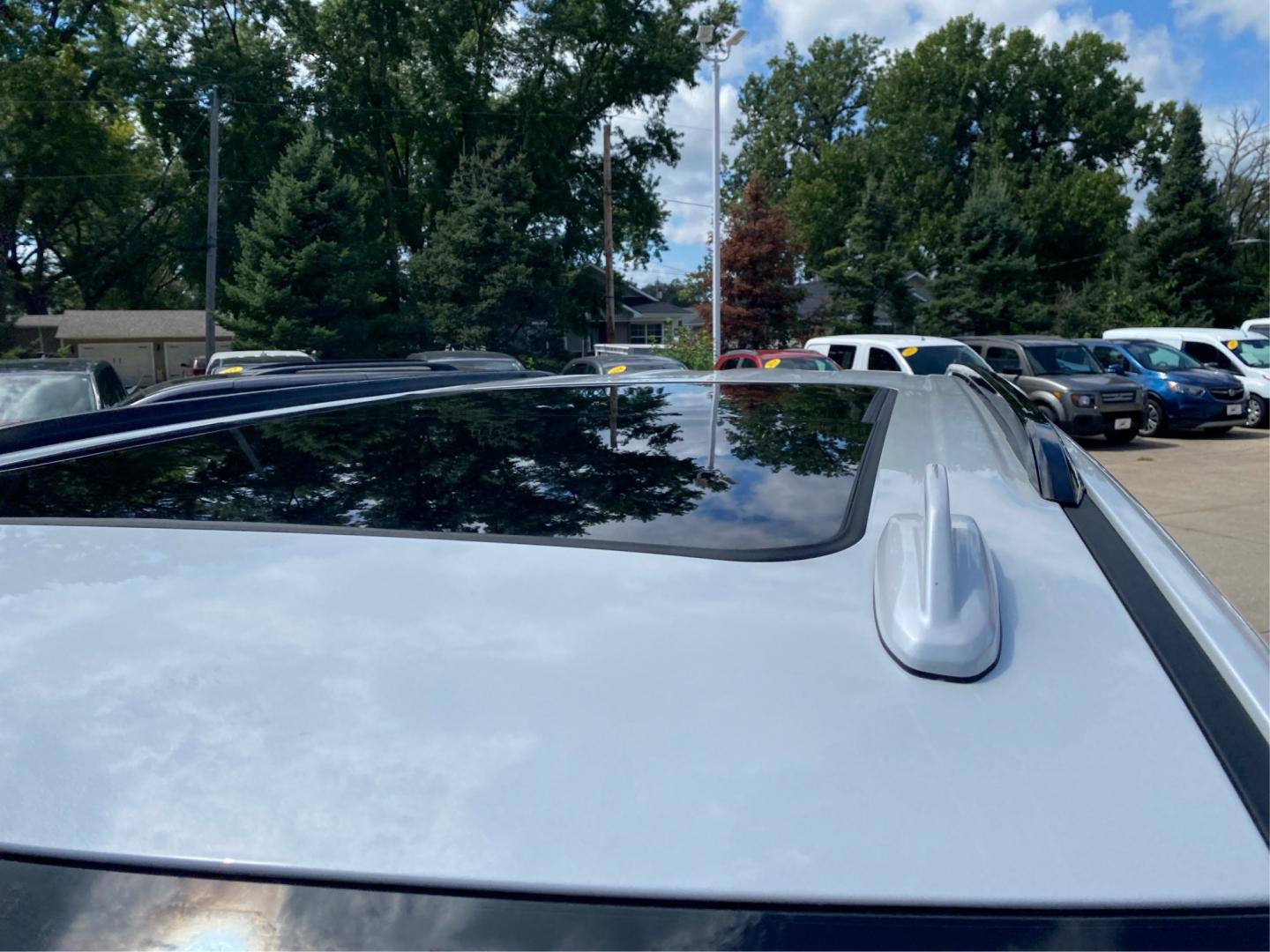 2021 WHITE CHEVROLET TAHOE 1500 Z71 (1GNSKPKD2MR) with an 5.3L engine, Automatic transmission, located at 908 SE 14th Street, Des Moines, IA, 50317, (515) 281-0330, 41.580303, -93.597046- Photo#11