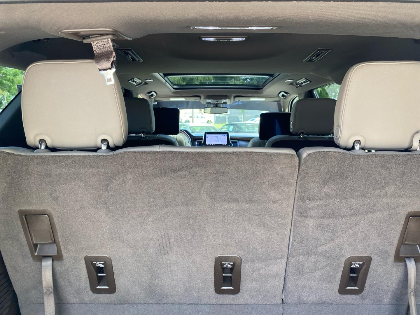 2021 WHITE CHEVROLET TAHOE 1500 Z71 (1GNSKPKD2MR) with an 5.3L engine, Automatic transmission, located at 908 SE 14th Street, Des Moines, IA, 50317, (515) 281-0330, 41.580303, -93.597046- Photo#12