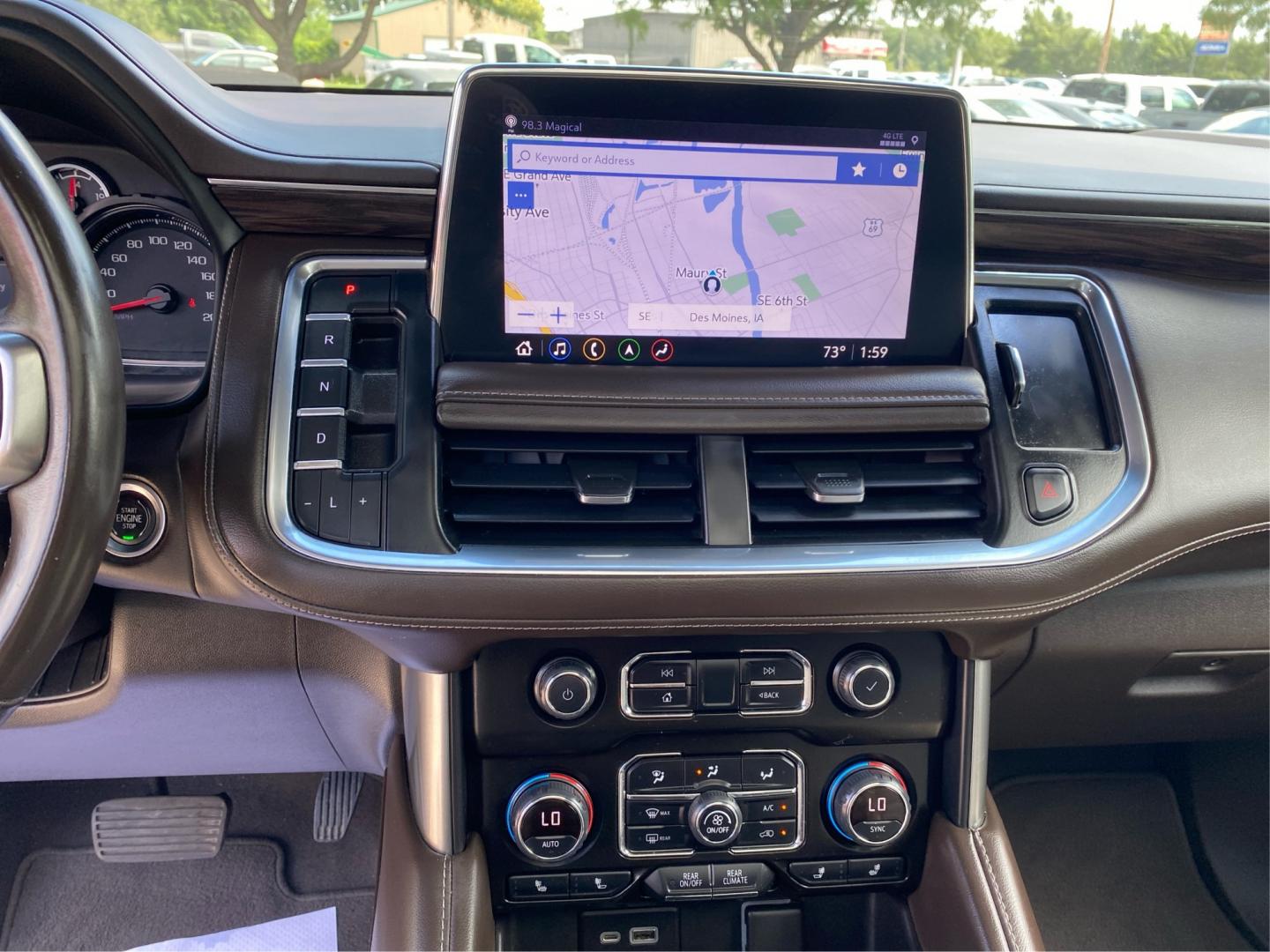 2021 WHITE CHEVROLET TAHOE 1500 Z71 (1GNSKPKD2MR) with an 5.3L engine, Automatic transmission, located at 908 SE 14th Street, Des Moines, IA, 50317, (515) 281-0330, 41.580303, -93.597046- Photo#13