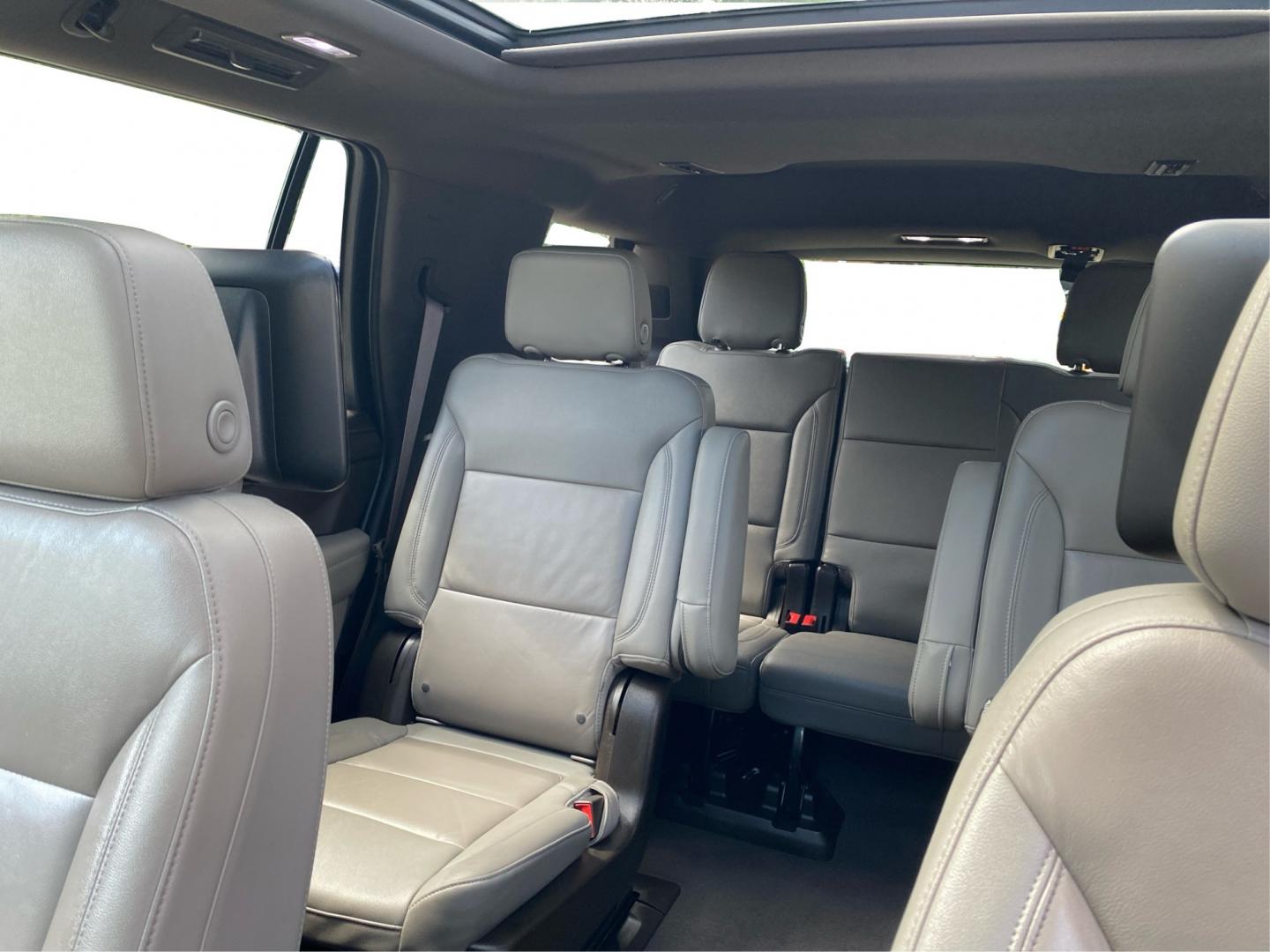 2021 WHITE CHEVROLET TAHOE 1500 Z71 (1GNSKPKD2MR) with an 5.3L engine, Automatic transmission, located at 908 SE 14th Street, Des Moines, IA, 50317, (515) 281-0330, 41.580303, -93.597046- Photo#14