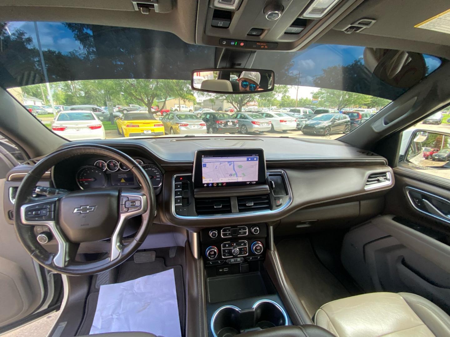 2021 WHITE CHEVROLET TAHOE 1500 Z71 (1GNSKPKD2MR) with an 5.3L engine, Automatic transmission, located at 908 SE 14th Street, Des Moines, IA, 50317, (515) 281-0330, 41.580303, -93.597046- Photo#21