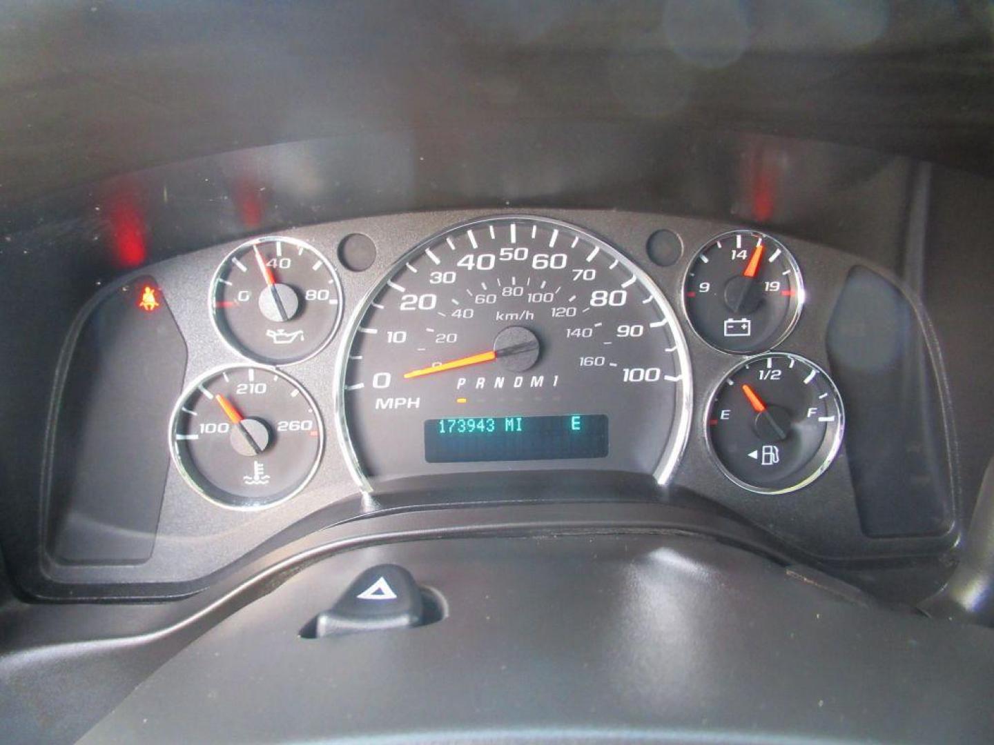 2020 WHITE CHEVROLET EXPRESS G2500 (1GCWGAFGXL1) with an 6.0L engine, Automatic transmission, located at 908 SE 14th Street, Des Moines, IA, 50317, (515) 281-0330, 41.580303, -93.597046 - Photo#21