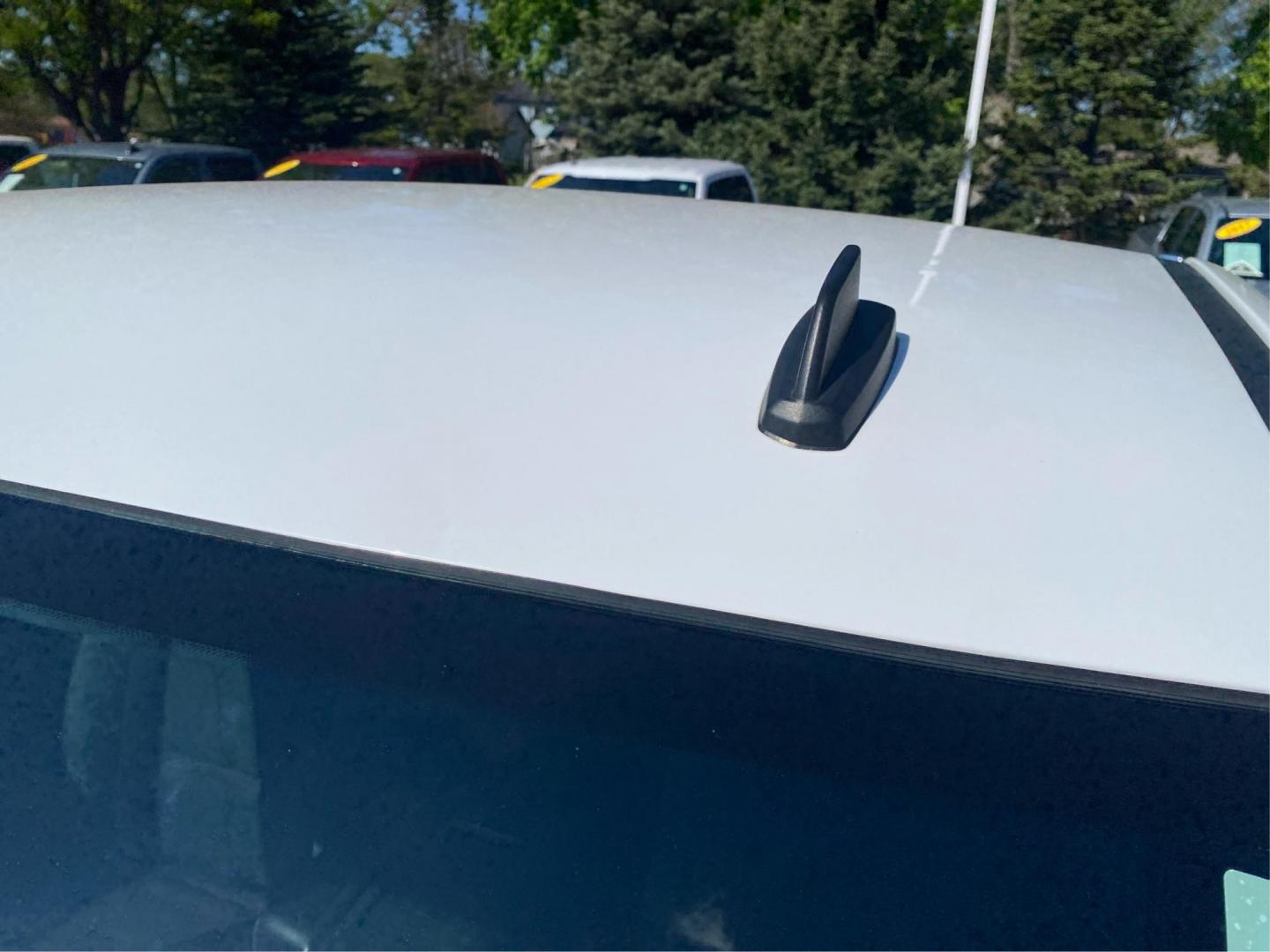 2014 WHITE CHEVROLET SILVERADO 1500 LT (1GCNKREC3EZ) with an 5.3L engine, Automatic transmission, located at 908 SE 14th Street, Des Moines, IA, 50317, (515) 281-0330, 41.580303, -93.597046 - Photo#10