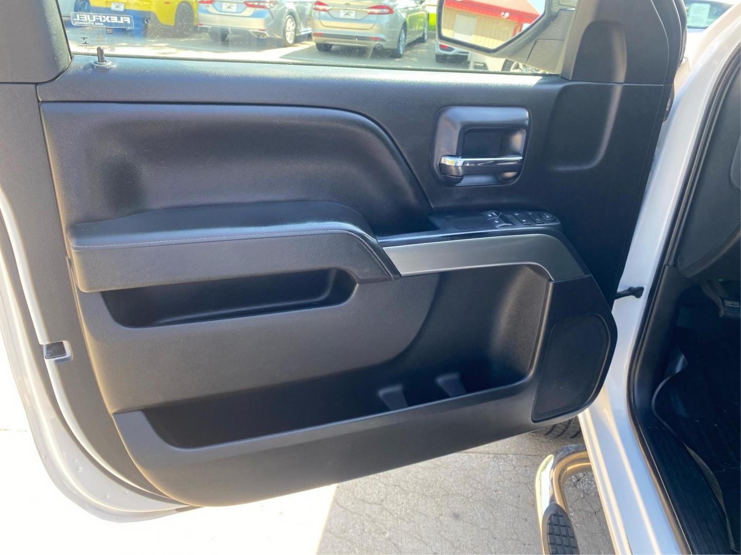 2014 WHITE CHEVROLET SILVERADO 1500 LT (1GCNKREC3EZ) with an 5.3L engine, Automatic transmission, located at 908 SE 14th Street, Des Moines, IA, 50317, (515) 281-0330, 41.580303, -93.597046 - Photo#15