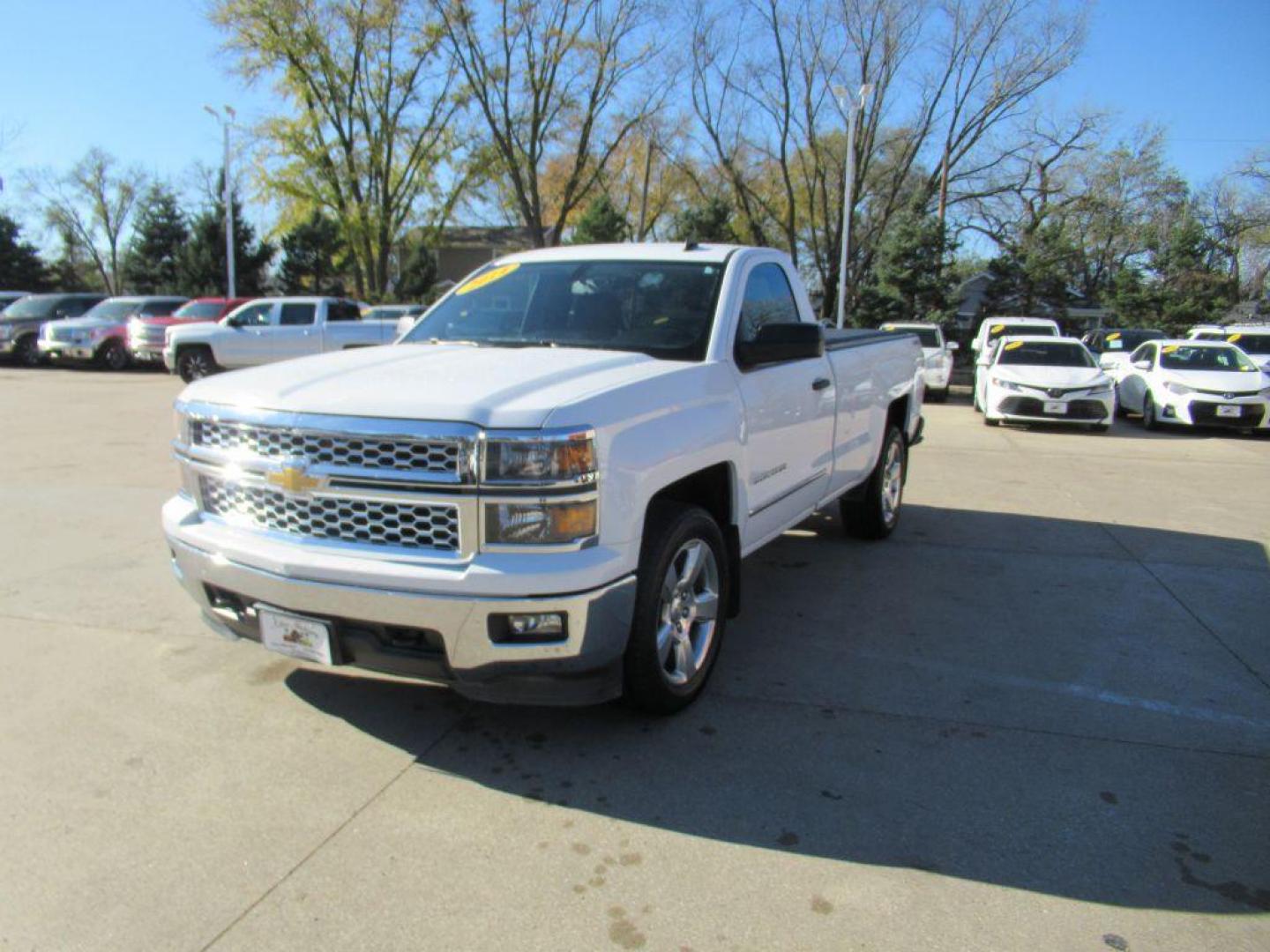 2014 WHITE CHEVROLET SILVERADO 1500 LT (1GCNKREC3EZ) with an 5.3L engine, Automatic transmission, located at 908 SE 14th Street, Des Moines, IA, 50317, (515) 281-0330, 41.580303, -93.597046 - Photo#0
