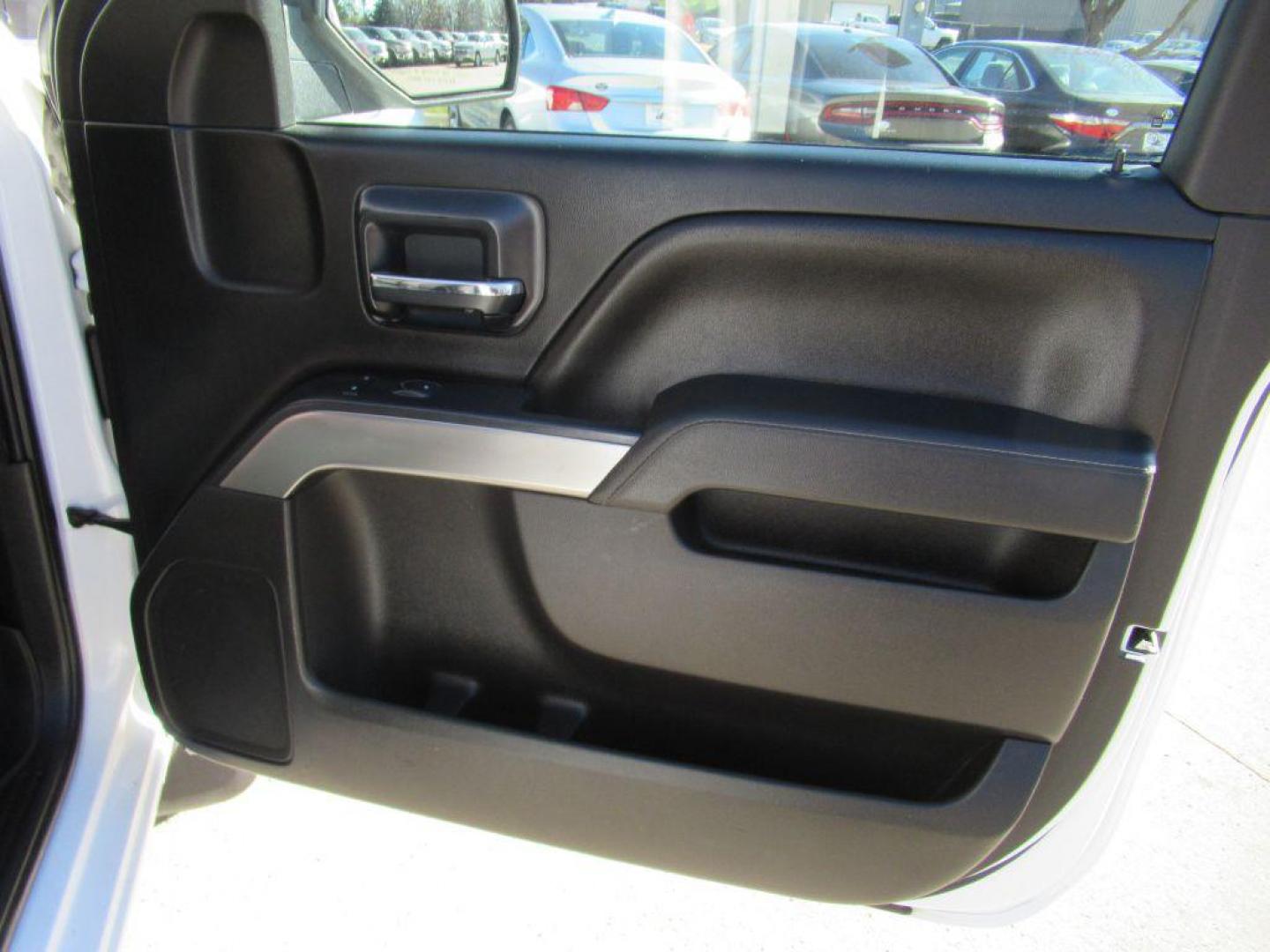 2014 WHITE CHEVROLET SILVERADO 1500 LT (1GCNKREC3EZ) with an 5.3L engine, Automatic transmission, located at 908 SE 14th Street, Des Moines, IA, 50317, (515) 281-0330, 41.580303, -93.597046 - Photo#10