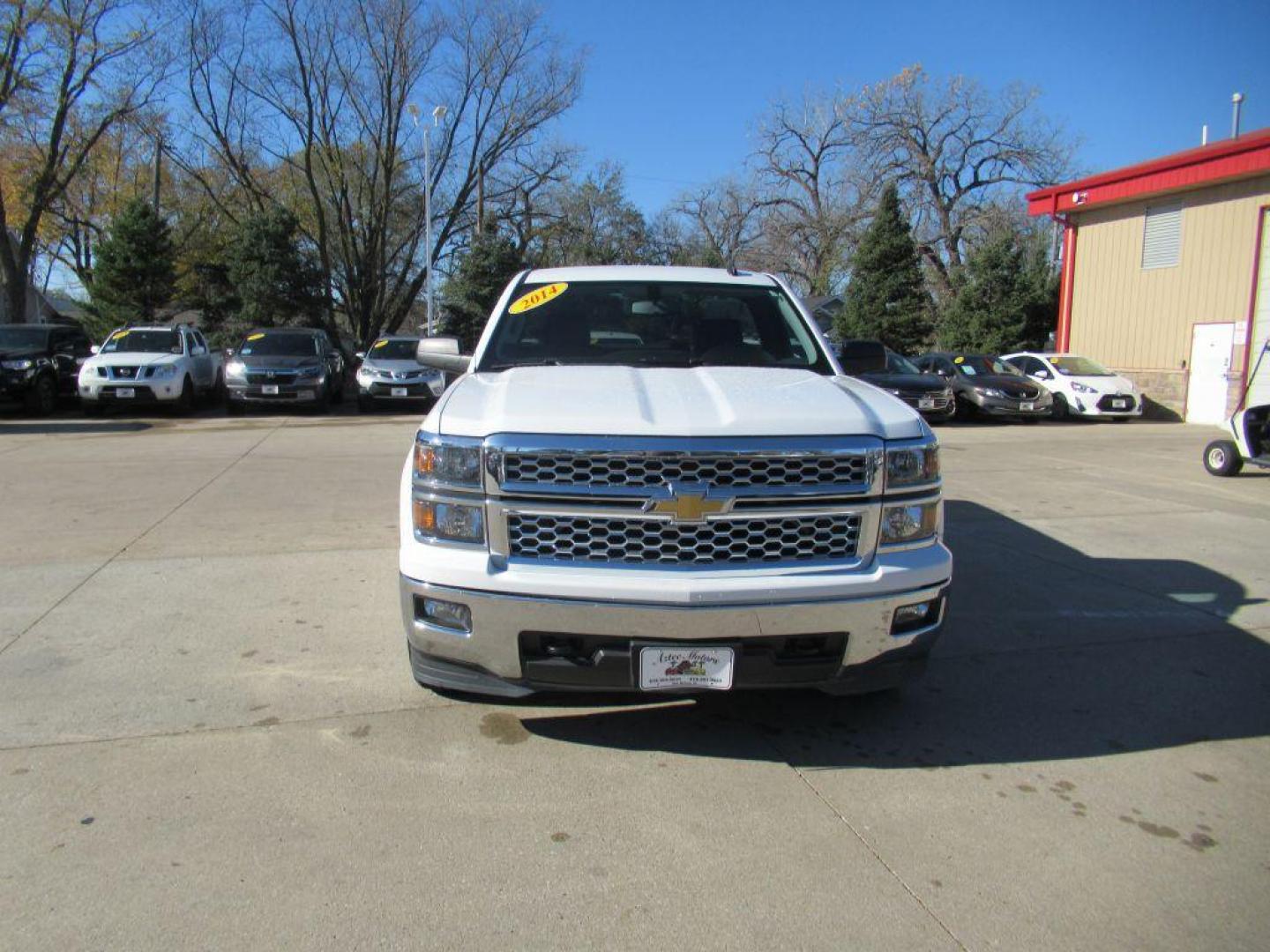 2014 WHITE CHEVROLET SILVERADO 1500 LT (1GCNKREC3EZ) with an 5.3L engine, Automatic transmission, located at 908 SE 14th Street, Des Moines, IA, 50317, (515) 281-0330, 41.580303, -93.597046 - Photo#1