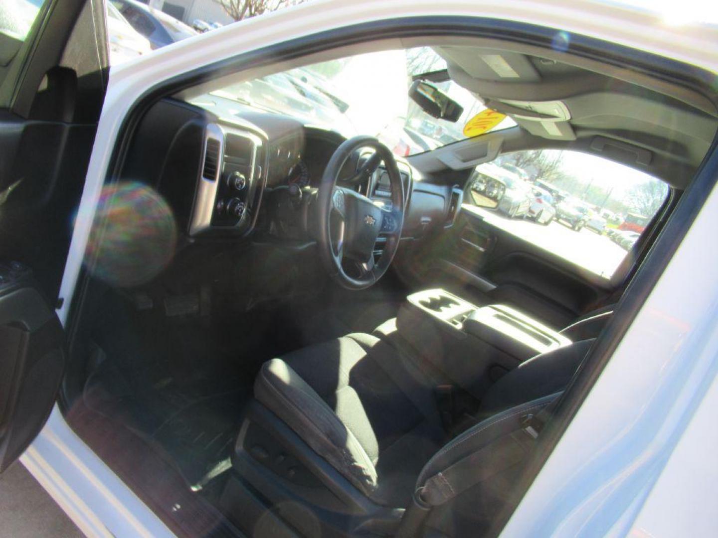 2014 WHITE CHEVROLET SILVERADO 1500 LT (1GCNKREC3EZ) with an 5.3L engine, Automatic transmission, located at 908 SE 14th Street, Des Moines, IA, 50317, (515) 281-0330, 41.580303, -93.597046 - Photo#20
