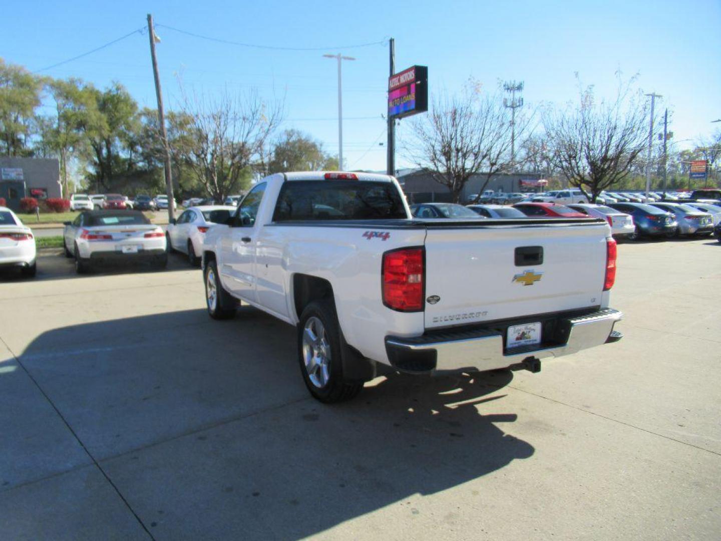 2014 WHITE CHEVROLET SILVERADO 1500 LT (1GCNKREC3EZ) with an 5.3L engine, Automatic transmission, located at 908 SE 14th Street, Des Moines, IA, 50317, (515) 281-0330, 41.580303, -93.597046 - Photo#6
