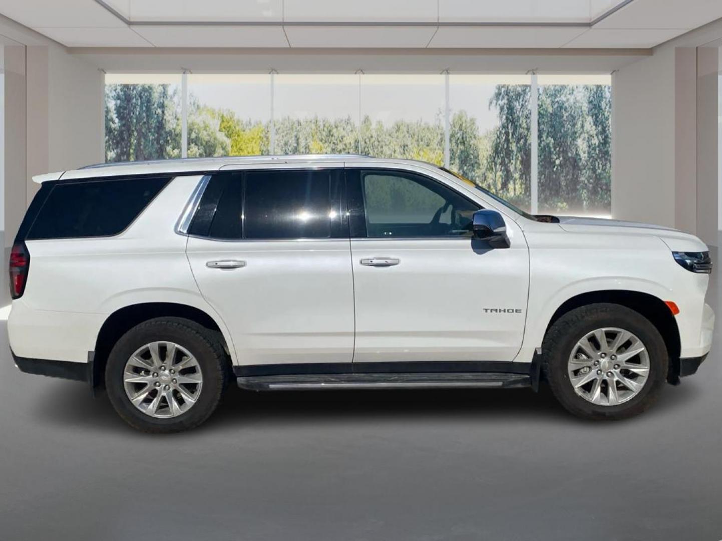 2022 WHITE CHEVROLET TAHOE 1500 PREMIER (1GNSKSKLXNR) with an 6.2L engine, Automatic transmission, located at 908 SE 14th Street, Des Moines, IA, 50317, (515) 281-0330, 41.580303, -93.597046 - Photo#1