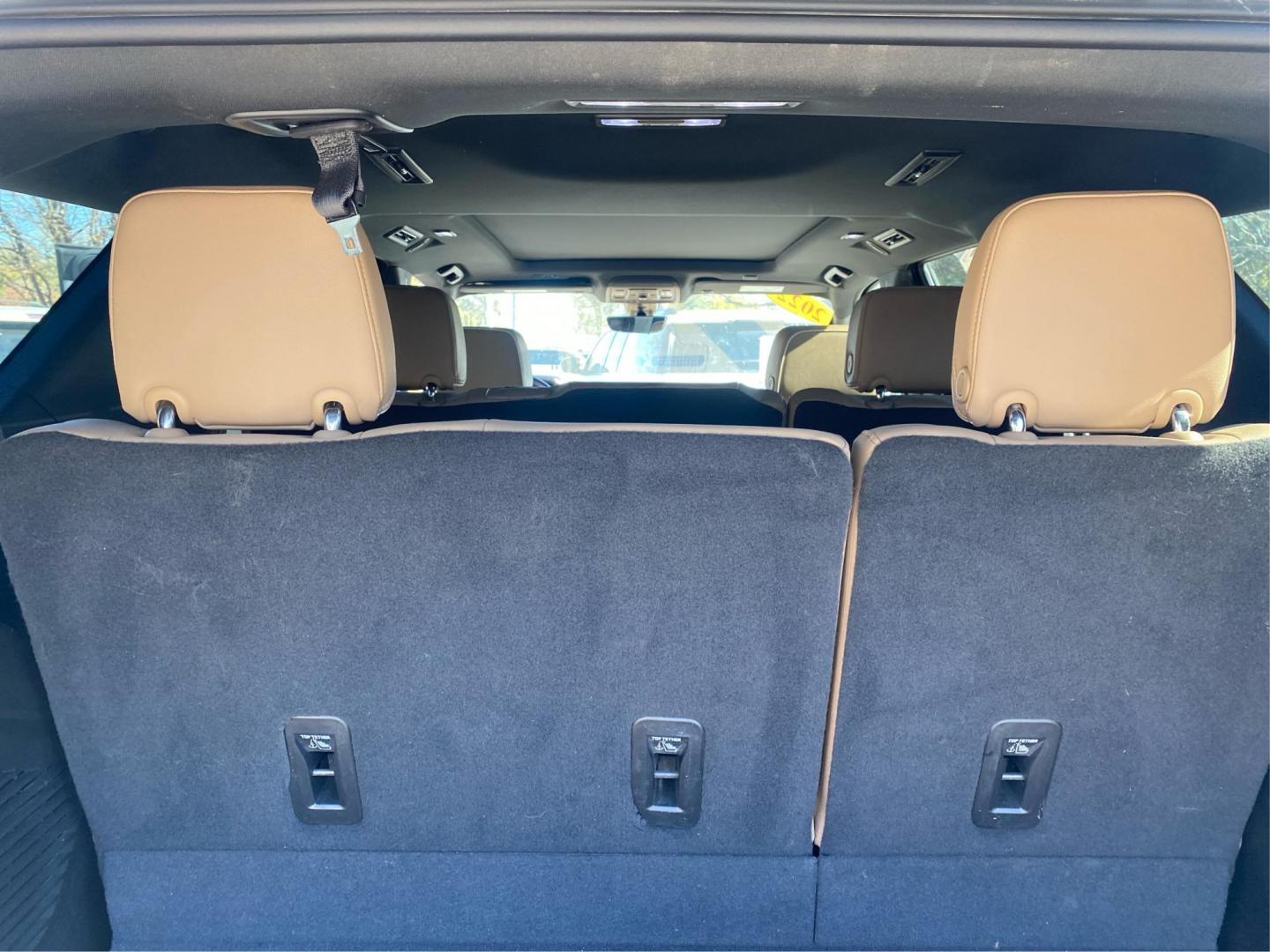 2022 WHITE CHEVROLET TAHOE 1500 PREMIER (1GNSKSKLXNR) with an 6.2L engine, Automatic transmission, located at 908 SE 14th Street, Des Moines, IA, 50317, (515) 281-0330, 41.580303, -93.597046 - Photo#12