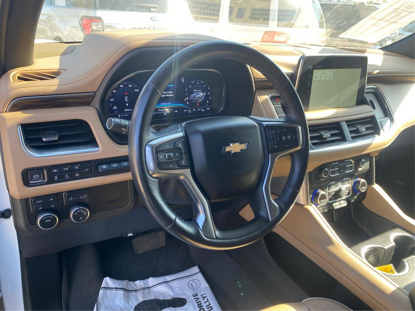 2022 WHITE CHEVROLET TAHOE 1500 PREMIER (1GNSKSKLXNR) with an 6.2L engine, Automatic transmission, located at 908 SE 14th Street, Des Moines, IA, 50317, (515) 281-0330, 41.580303, -93.597046 - Photo#16