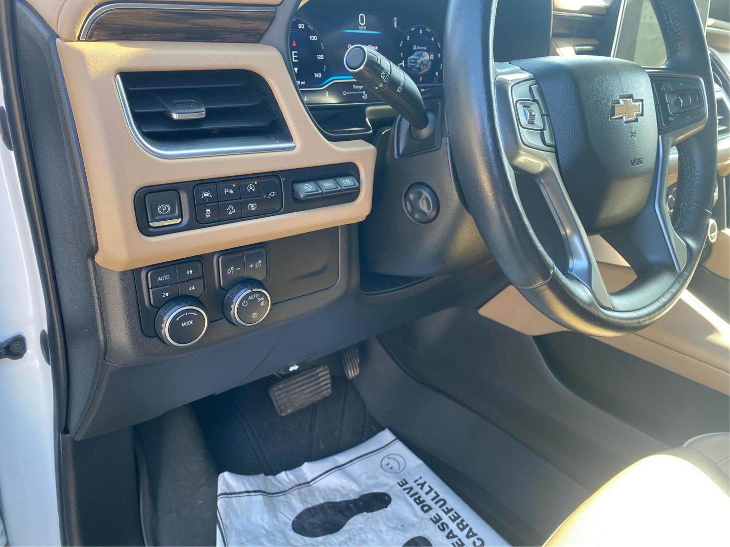 2022 WHITE CHEVROLET TAHOE 1500 PREMIER (1GNSKSKLXNR) with an 6.2L engine, Automatic transmission, located at 908 SE 14th Street, Des Moines, IA, 50317, (515) 281-0330, 41.580303, -93.597046 - Photo#17