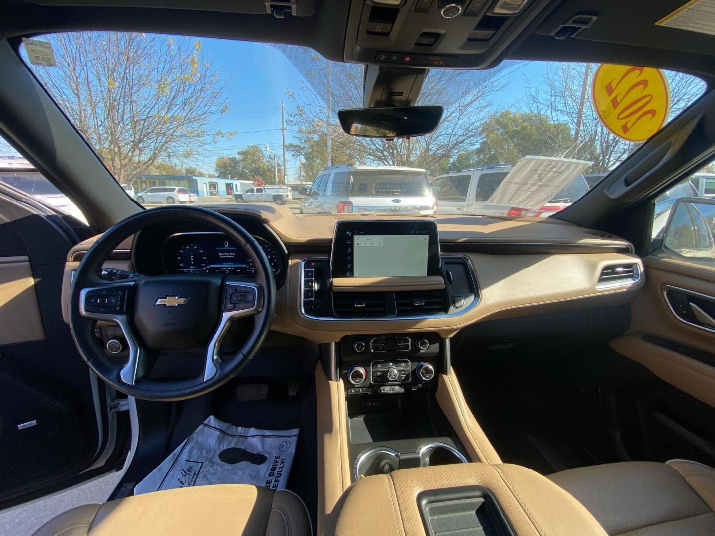 2022 WHITE CHEVROLET TAHOE 1500 PREMIER (1GNSKSKLXNR) with an 6.2L engine, Automatic transmission, located at 908 SE 14th Street, Des Moines, IA, 50317, (515) 281-0330, 41.580303, -93.597046 - Photo#21