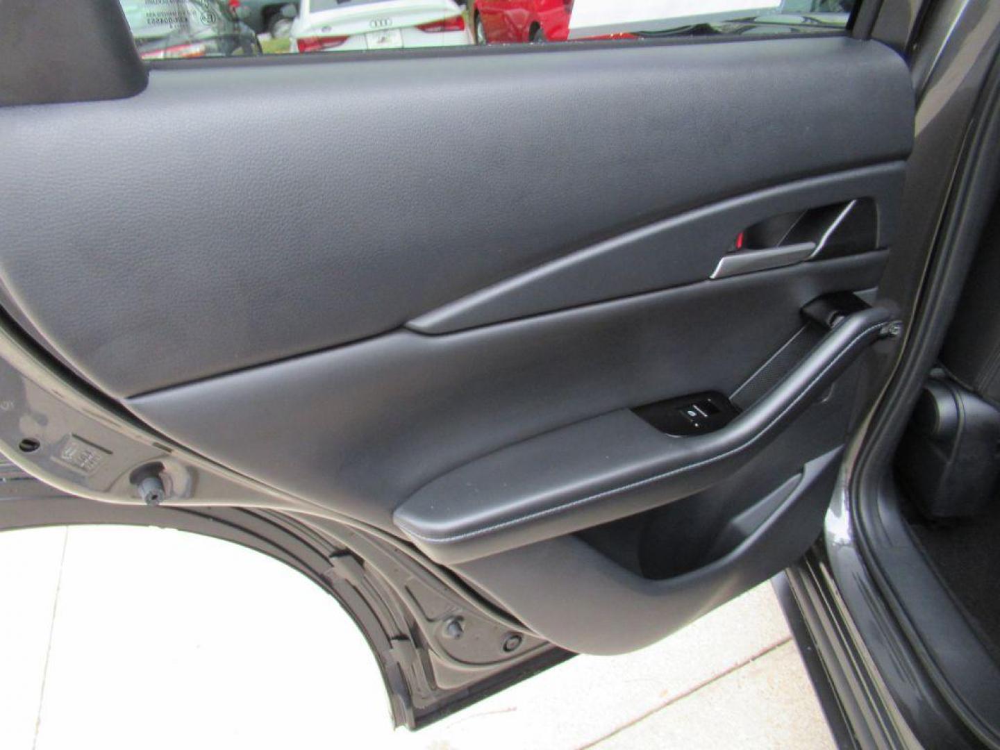 2024 GRAY MAZDA CX-30 SELECT (3MVDMBBM6RM) with an 2.5L engine, Automatic transmission, located at 908 SE 14th Street, Des Moines, IA, 50317, (515) 281-0330, 41.580303, -93.597046 - Photo#10