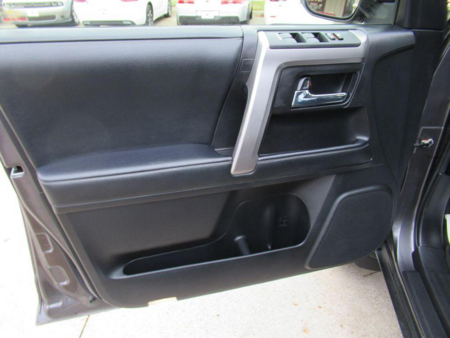 2020 GRAY TOYOTA 4RUNNER SR5/SR5 PREMIUM (JTEBU5JR2L5) with an 4.0L engine, Automatic transmission, located at 908 SE 14th Street, Des Moines, IA, 50317, (515) 281-0330, 41.580303, -93.597046 - Photo#14