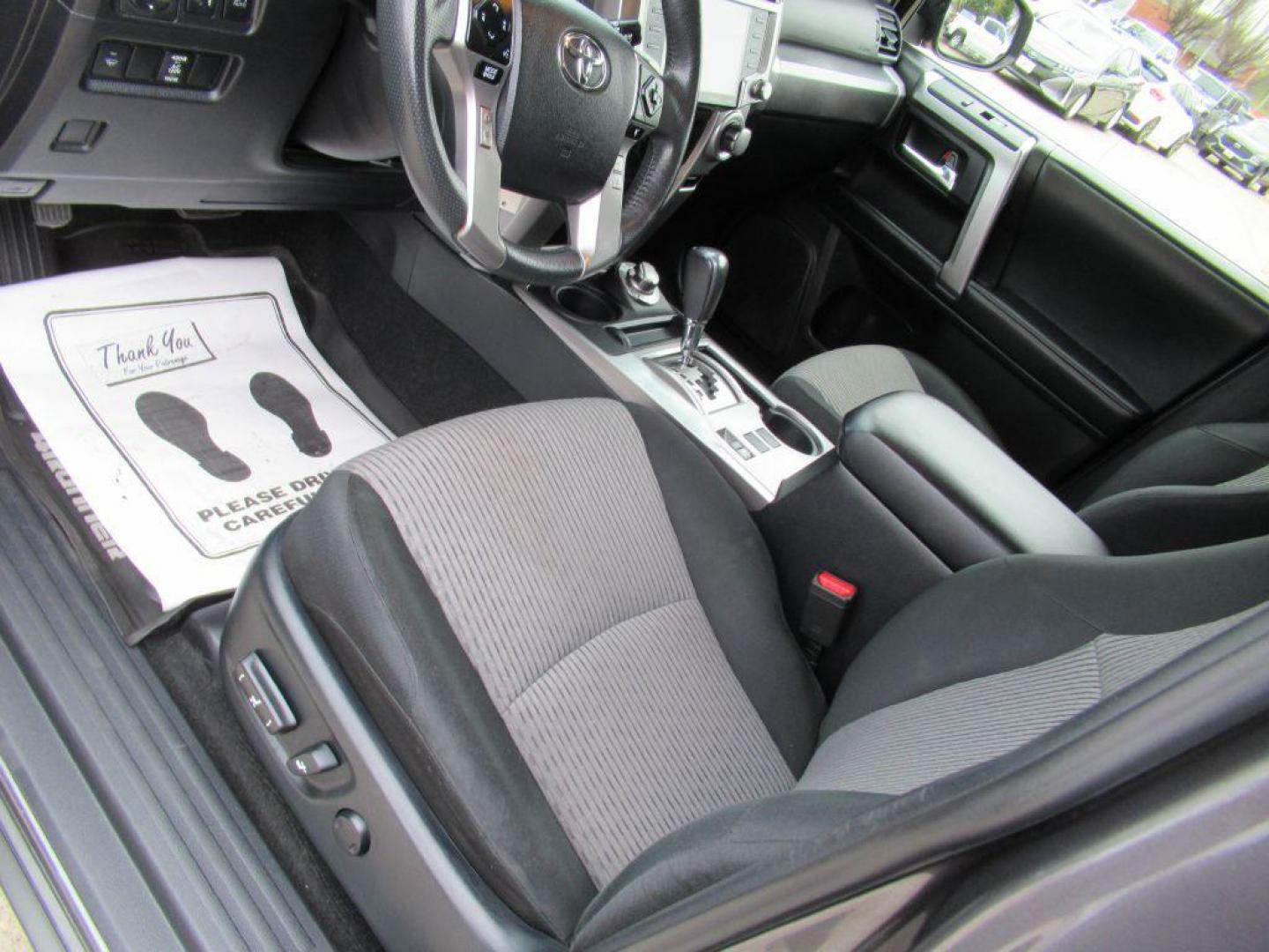 2020 GRAY TOYOTA 4RUNNER SR5/SR5 PREMIUM (JTEBU5JR2L5) with an 4.0L engine, Automatic transmission, located at 908 SE 14th Street, Des Moines, IA, 50317, (515) 281-0330, 41.580303, -93.597046 - Photo#21