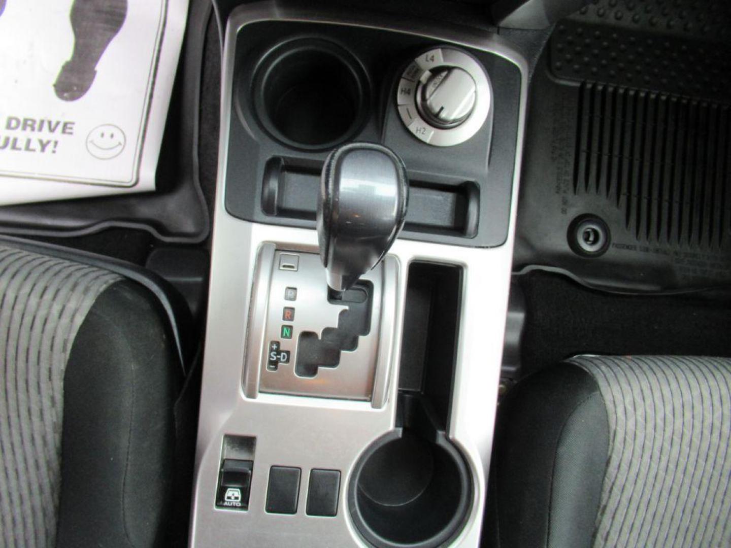 2020 GRAY TOYOTA 4RUNNER SR5/SR5 PREMIUM (JTEBU5JR2L5) with an 4.0L engine, Automatic transmission, located at 908 SE 14th Street, Des Moines, IA, 50317, (515) 281-0330, 41.580303, -93.597046 - Photo#24