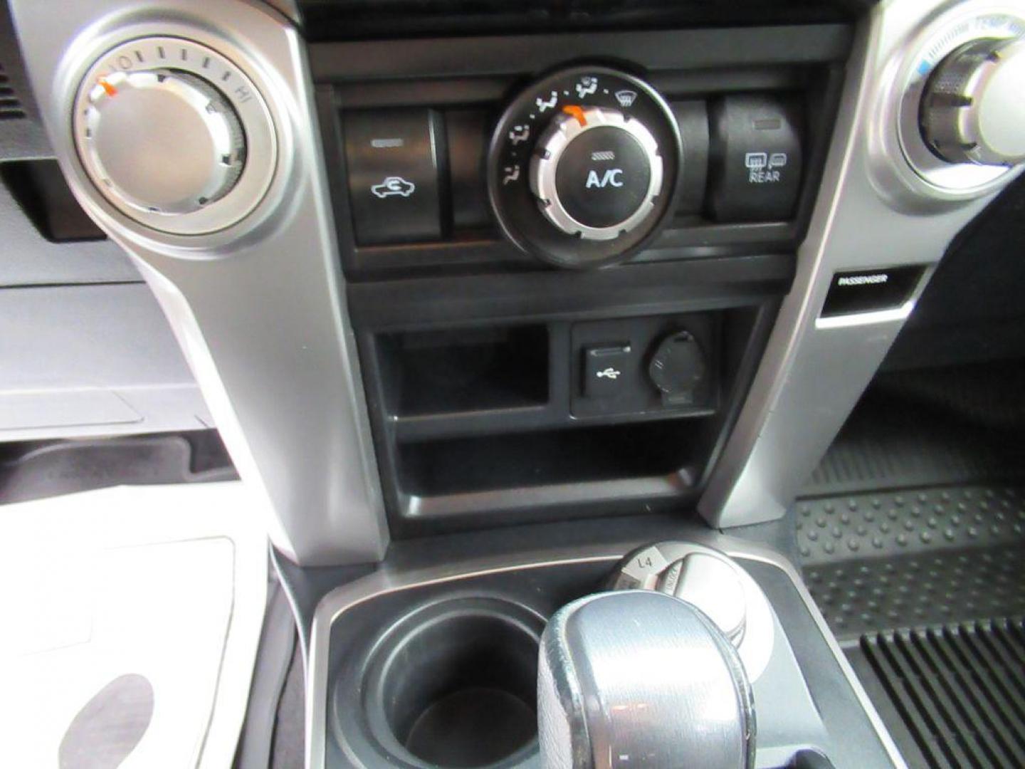 2020 GRAY TOYOTA 4RUNNER SR5/SR5 PREMIUM (JTEBU5JR2L5) with an 4.0L engine, Automatic transmission, located at 908 SE 14th Street, Des Moines, IA, 50317, (515) 281-0330, 41.580303, -93.597046 - Photo#25