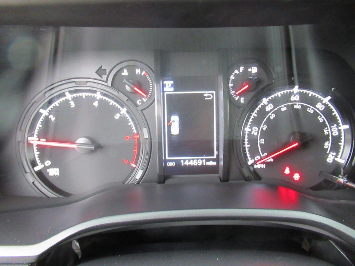 2020 GRAY TOYOTA 4RUNNER SR5/SR5 PREMIUM (JTEBU5JR2L5) with an 4.0L engine, Automatic transmission, located at 908 SE 14th Street, Des Moines, IA, 50317, (515) 281-0330, 41.580303, -93.597046 - Photo#29