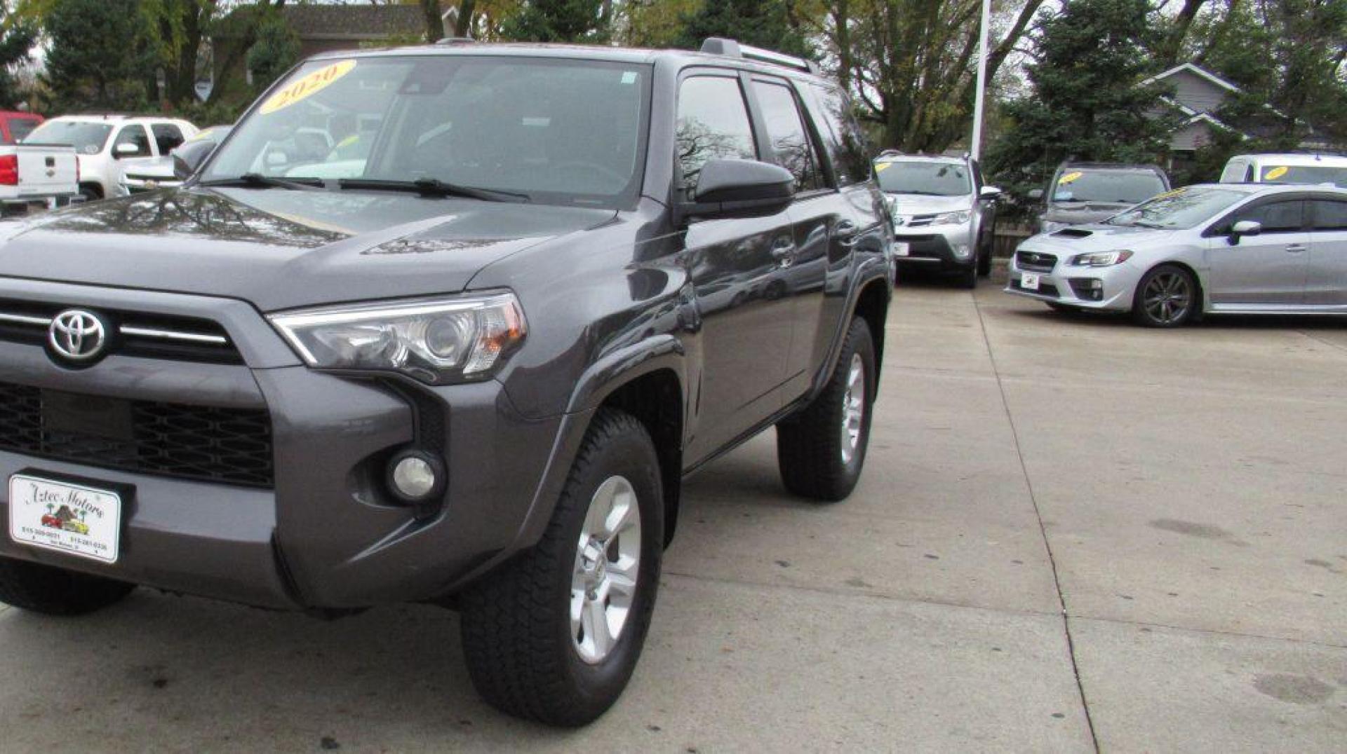 2020 GRAY TOYOTA 4RUNNER SR5/SR5 PREMIUM (JTEBU5JR2L5) with an 4.0L engine, Automatic transmission, located at 908 SE 14th Street, Des Moines, IA, 50317, (515) 281-0330, 41.580303, -93.597046 - Photo#4