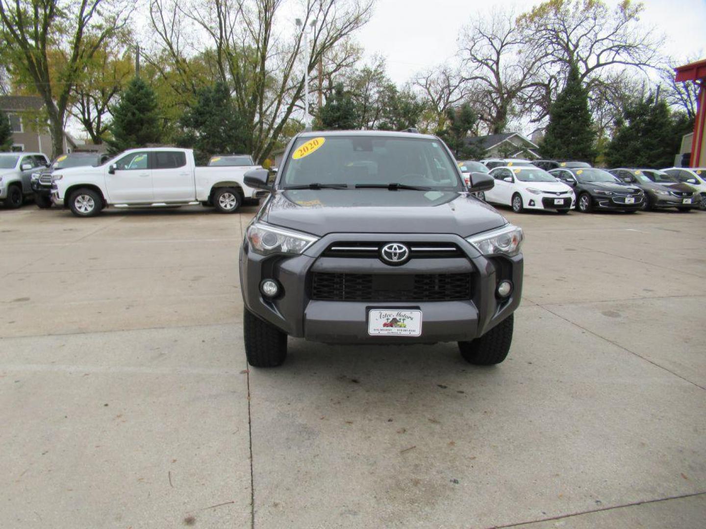 2020 GRAY TOYOTA 4RUNNER SR5/SR5 PREMIUM (JTEBU5JR2L5) with an 4.0L engine, Automatic transmission, located at 908 SE 14th Street, Des Moines, IA, 50317, (515) 281-0330, 41.580303, -93.597046 - Photo#6