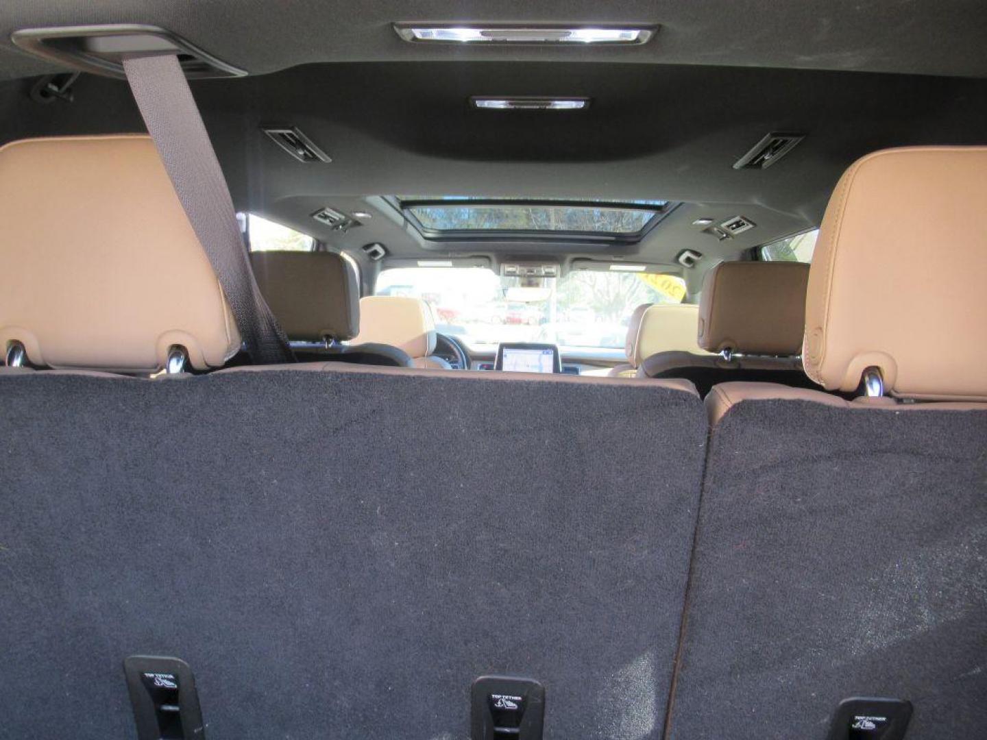 2021 WHITE CHEVROLET TAHOE 1500 PREMIER (1GNSKSKD2MR) with an 5.3L engine, Automatic transmission, located at 908 SE 14th Street, Des Moines, IA, 50317, (515) 281-0330, 41.580303, -93.597046 - Photo#15