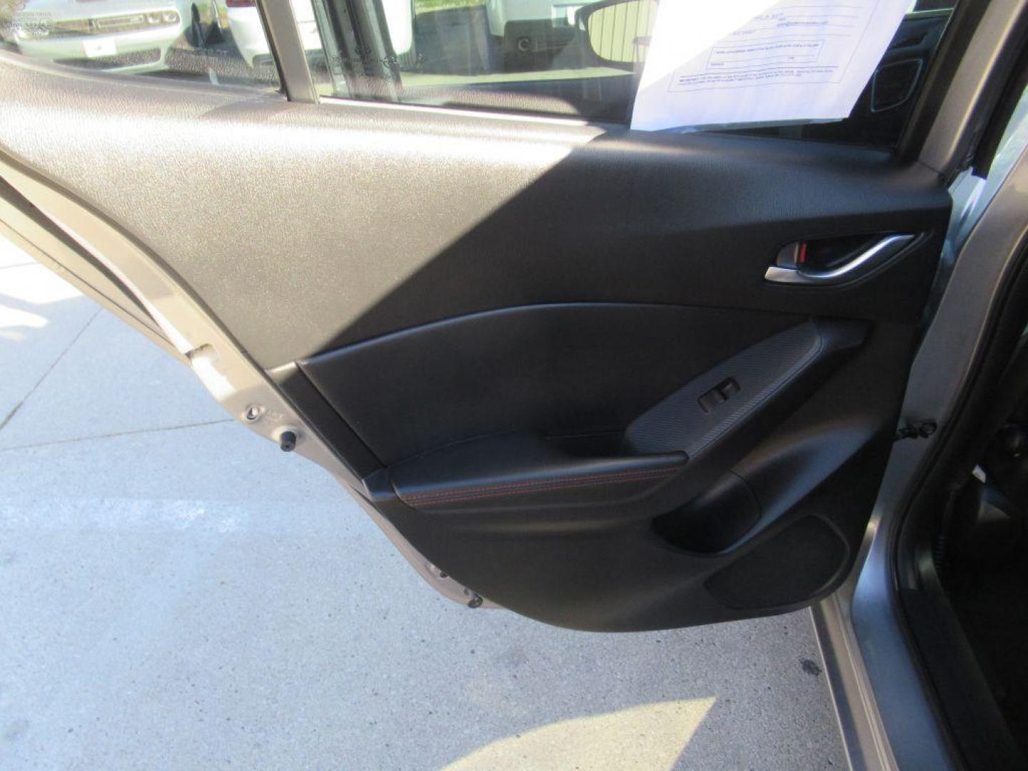 2014 GRAY MAZDA 3 TOURING (JM1BM1L35E1) with an 2.5L engine, Automatic transmission, located at 908 SE 14th Street, Des Moines, IA, 50317, (515) 281-0330, 41.580303, -93.597046 - Photo#10