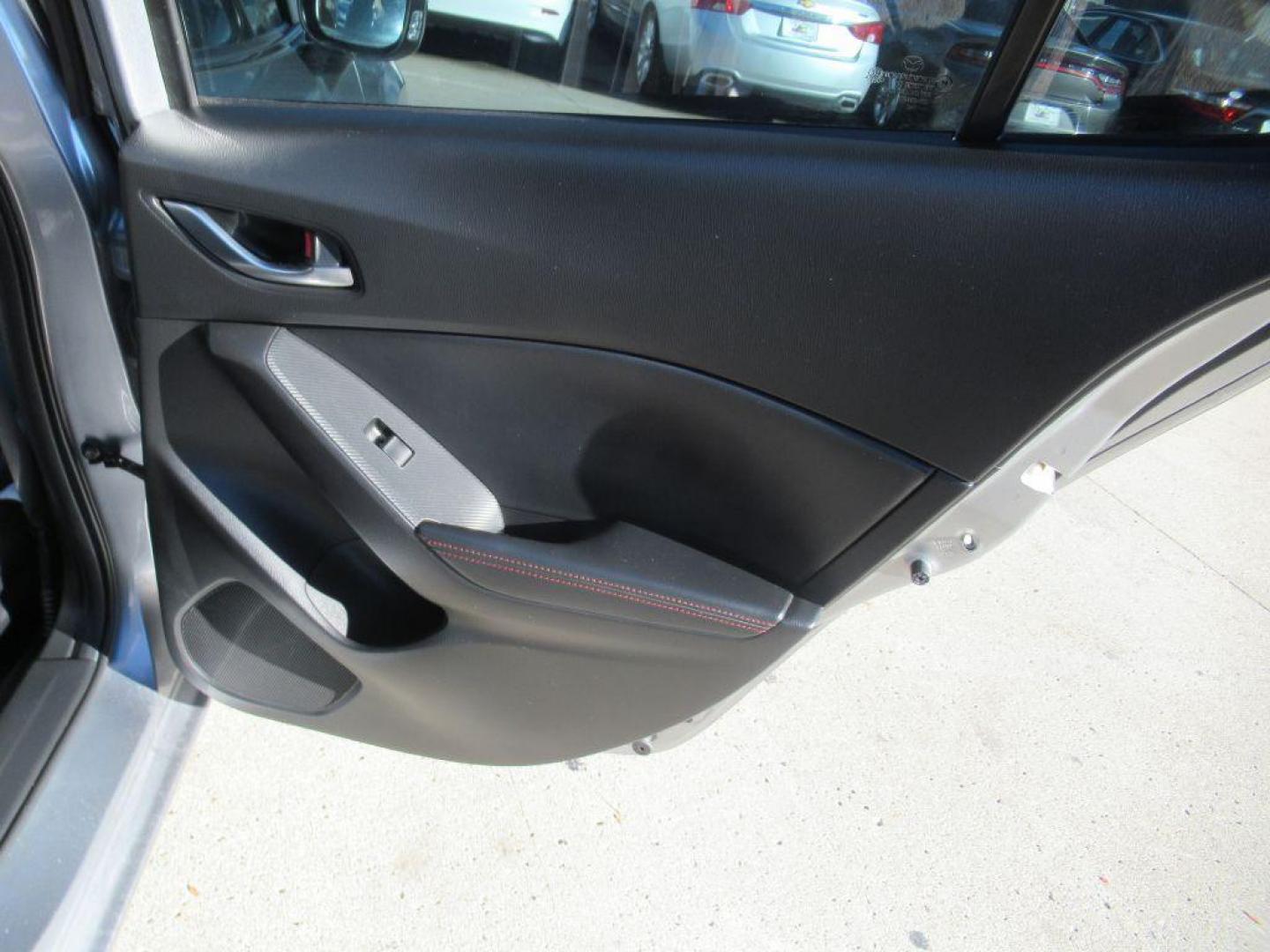 2014 GRAY MAZDA 3 TOURING (JM1BM1L35E1) with an 2.5L engine, Automatic transmission, located at 908 SE 14th Street, Des Moines, IA, 50317, (515) 281-0330, 41.580303, -93.597046 - Photo#11