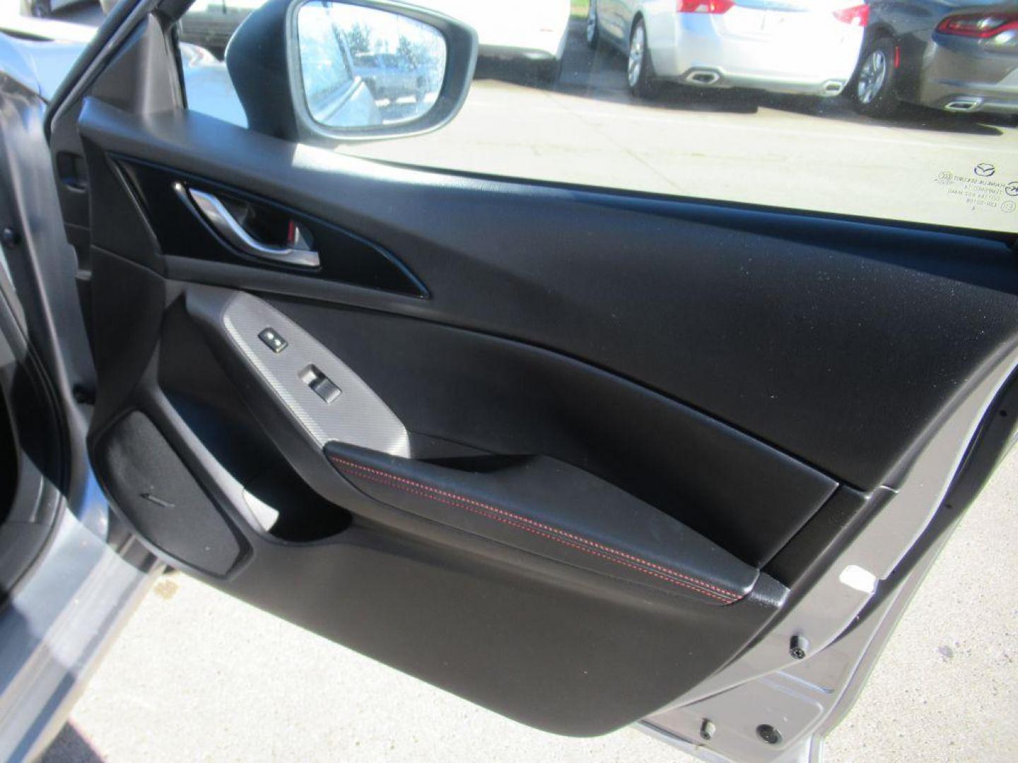 2014 GRAY MAZDA 3 TOURING (JM1BM1L35E1) with an 2.5L engine, Automatic transmission, located at 908 SE 14th Street, Des Moines, IA, 50317, (515) 281-0330, 41.580303, -93.597046 - Photo#12