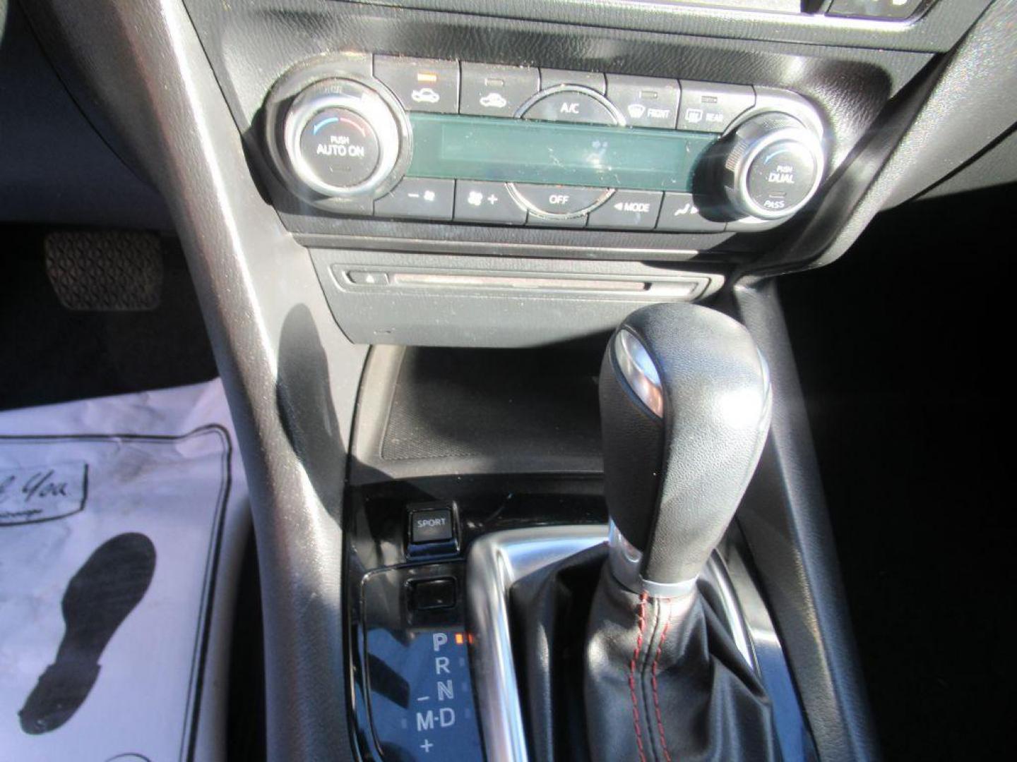 2014 GRAY MAZDA 3 TOURING (JM1BM1L35E1) with an 2.5L engine, Automatic transmission, located at 908 SE 14th Street, Des Moines, IA, 50317, (515) 281-0330, 41.580303, -93.597046 - Photo#20