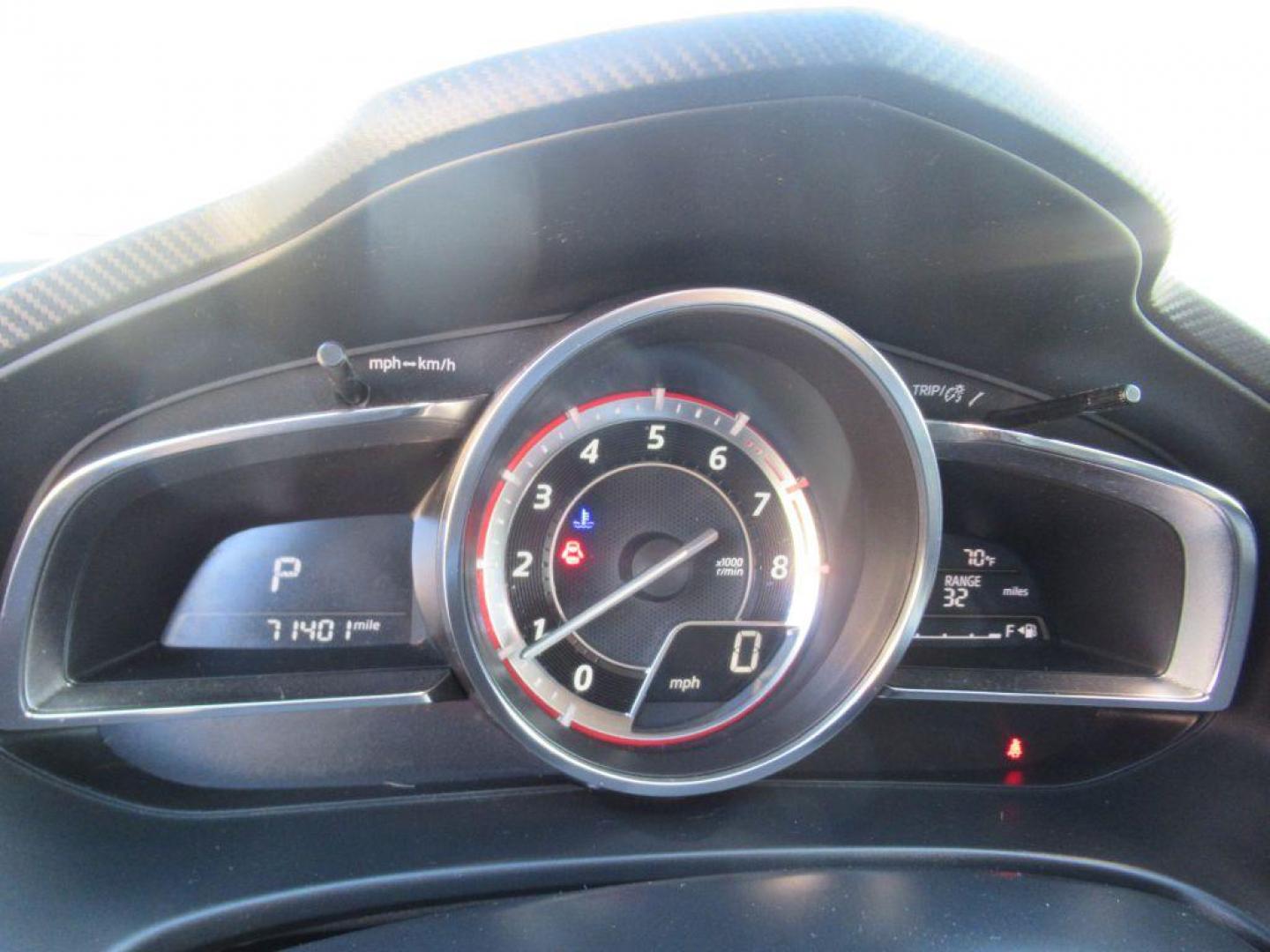 2014 GRAY MAZDA 3 TOURING (JM1BM1L35E1) with an 2.5L engine, Automatic transmission, located at 908 SE 14th Street, Des Moines, IA, 50317, (515) 281-0330, 41.580303, -93.597046 - Photo#24