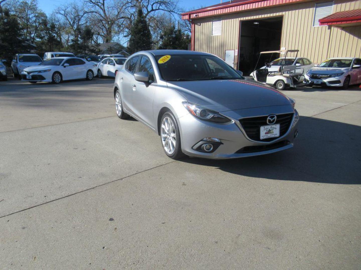2014 GRAY MAZDA 3 TOURING (JM1BM1L35E1) with an 2.5L engine, Automatic transmission, located at 908 SE 14th Street, Des Moines, IA, 50317, (515) 281-0330, 41.580303, -93.597046 - Photo#2