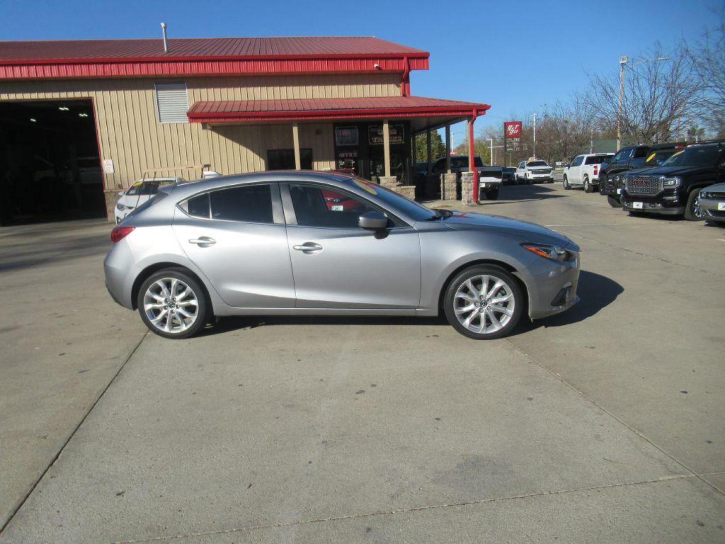 2014 GRAY MAZDA 3 TOURING (JM1BM1L35E1) with an 2.5L engine, Automatic transmission, located at 908 SE 14th Street, Des Moines, IA, 50317, (515) 281-0330, 41.580303, -93.597046 - Photo#3