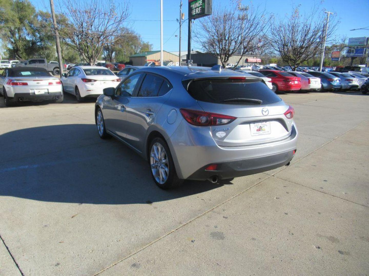 2014 GRAY MAZDA 3 TOURING (JM1BM1L35E1) with an 2.5L engine, Automatic transmission, located at 908 SE 14th Street, Des Moines, IA, 50317, (515) 281-0330, 41.580303, -93.597046 - Photo#6