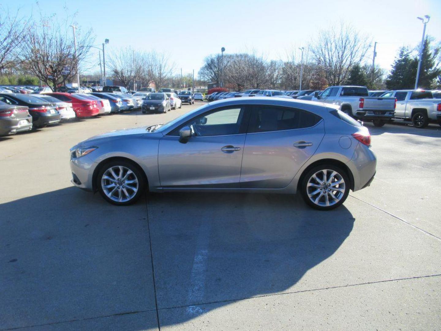 2014 GRAY MAZDA 3 TOURING (JM1BM1L35E1) with an 2.5L engine, Automatic transmission, located at 908 SE 14th Street, Des Moines, IA, 50317, (515) 281-0330, 41.580303, -93.597046 - Photo#7