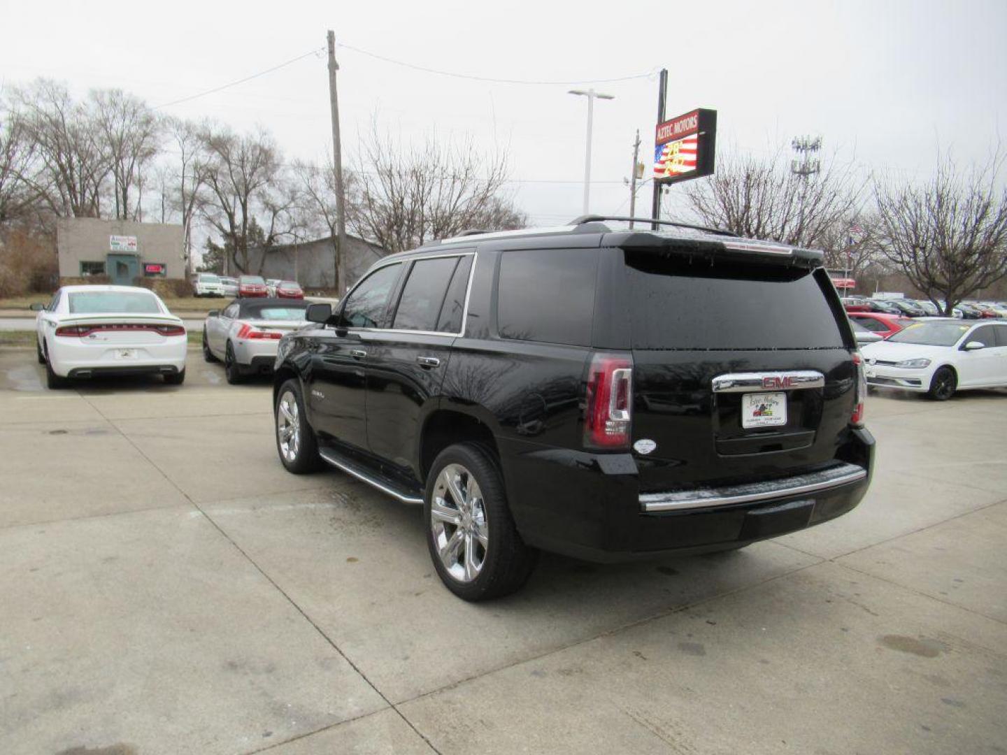 2016 BLACK GMC YUKON DENALI (1GKS2CKJ3GR) with an 6.2L engine, Automatic transmission, located at 908 SE 14th Street, Des Moines, IA, 50317, (515) 281-0330, 41.580303, -93.597046 - Photo#6
