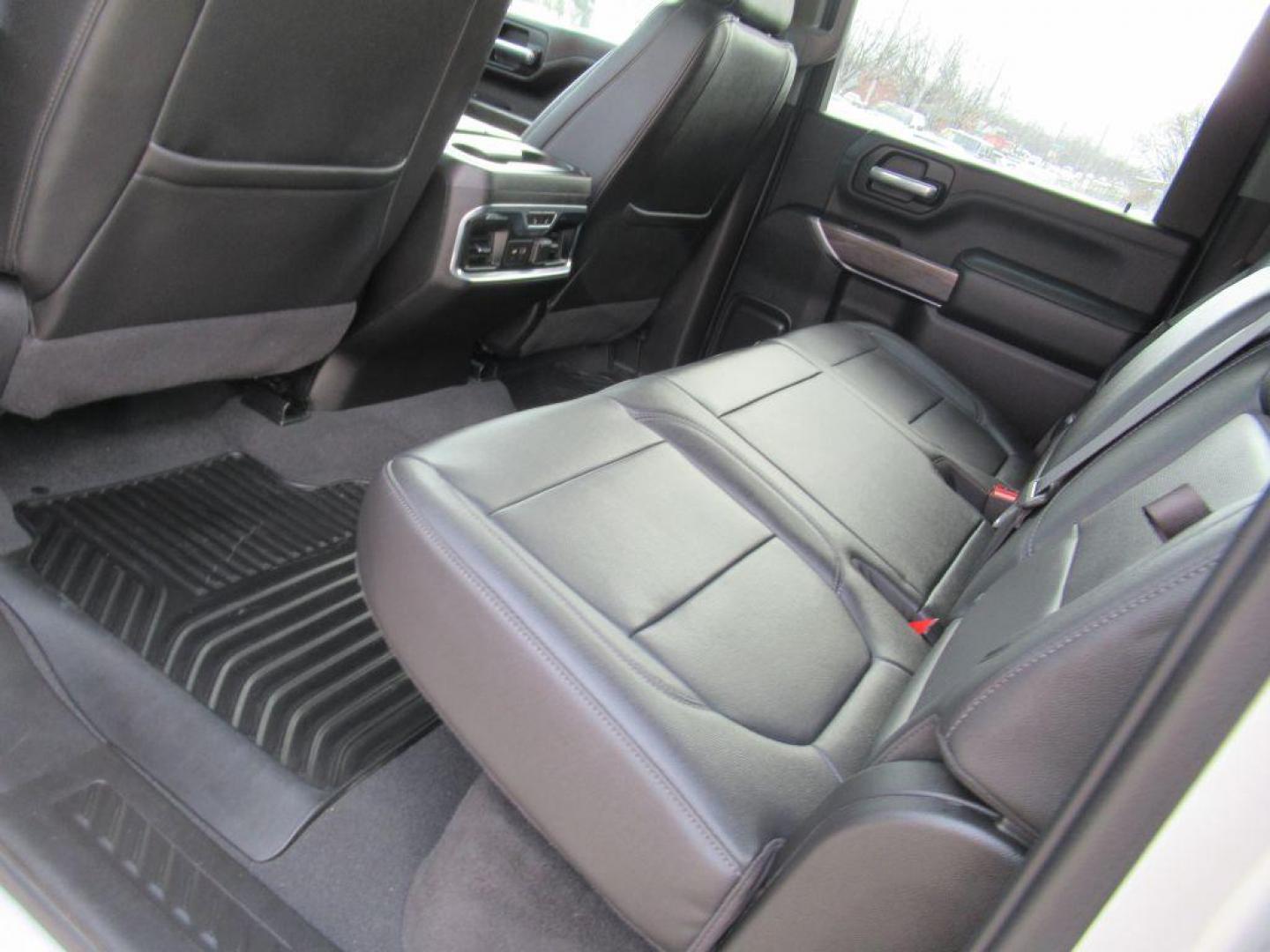 2021 SILVER CHEVROLET SILVERADO 2500 HEAVY DUTY LTZ (1GC1YPE78MF) with an 6.6L engine, Automatic transmission, located at 908 SE 14th Street, Des Moines, IA, 50317, (515) 281-0330, 41.580303, -93.597046 - Photo#15