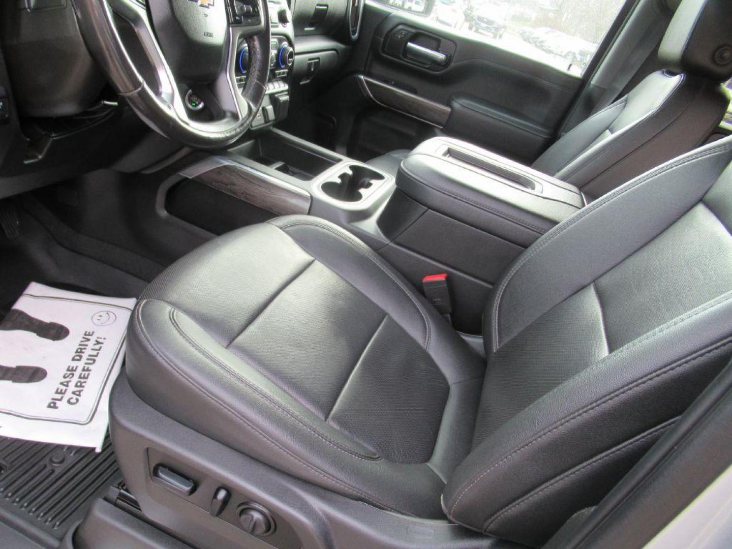 2021 SILVER CHEVROLET SILVERADO 2500 HEAVY DUTY LTZ (1GC1YPE78MF) with an 6.6L engine, Automatic transmission, located at 908 SE 14th Street, Des Moines, IA, 50317, (515) 281-0330, 41.580303, -93.597046 - Photo#16