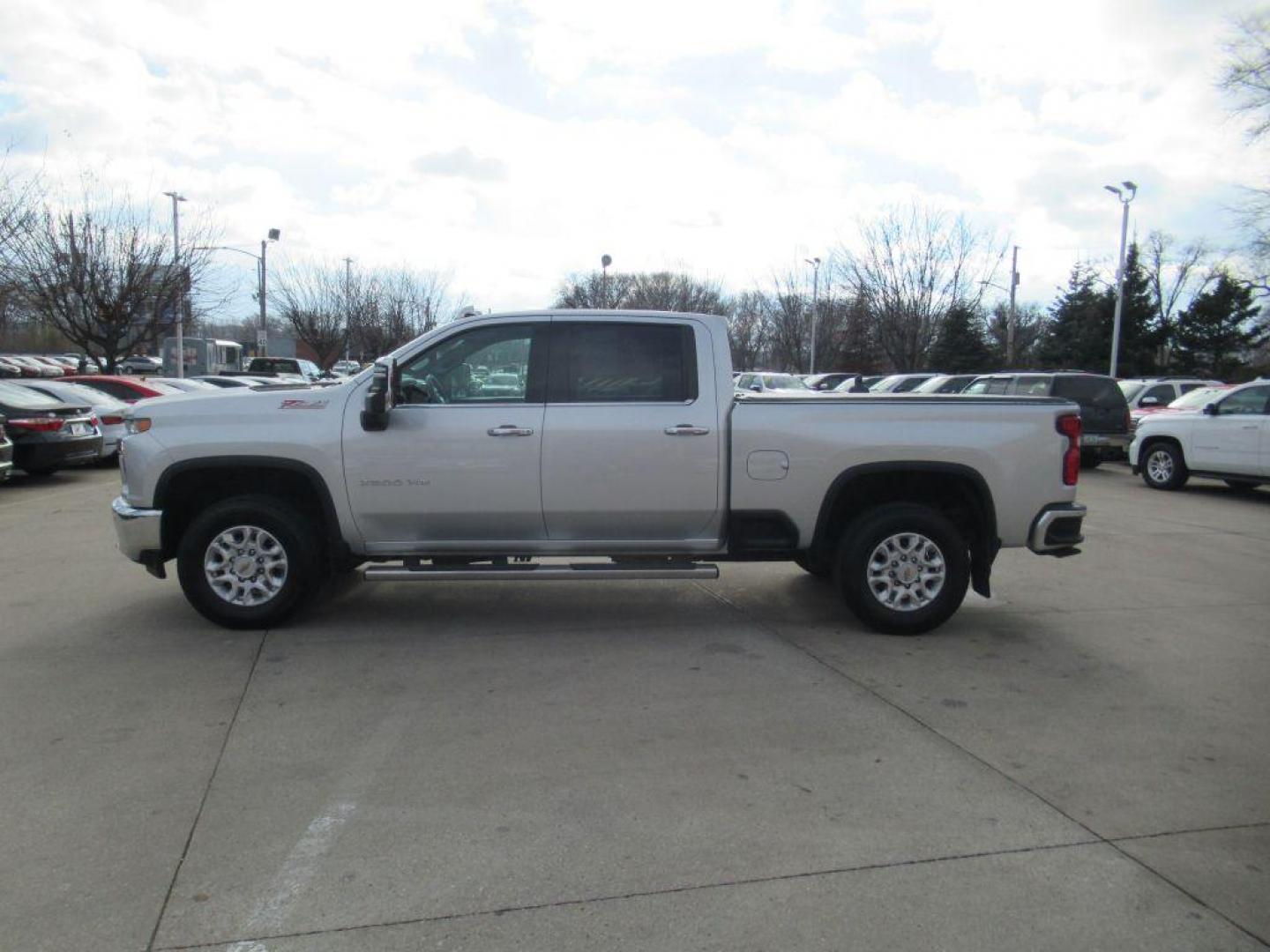 2021 SILVER CHEVROLET SILVERADO 2500 HEAVY DUTY LTZ (1GC1YPE78MF) with an 6.6L engine, Automatic transmission, located at 908 SE 14th Street, Des Moines, IA, 50317, (515) 281-0330, 41.580303, -93.597046 - Photo#7