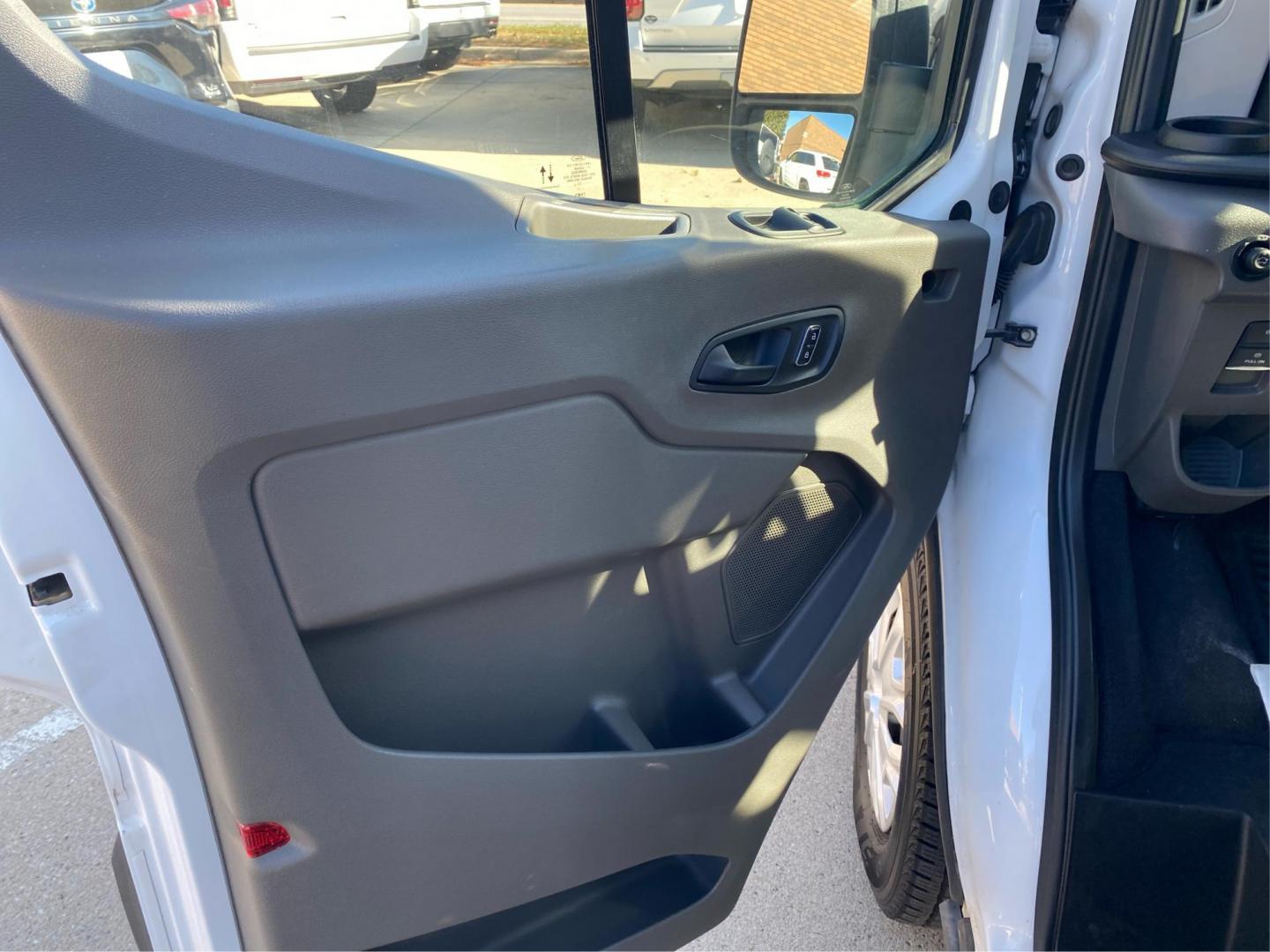 2022 WHITE FORD TRANSIT T-350 (1FBAX2Y83NK) with an 3.5L engine, Automatic transmission, located at 908 SE 14th Street, Des Moines, IA, 50317, (515) 281-0330, 41.580303, -93.597046 - Photo#17