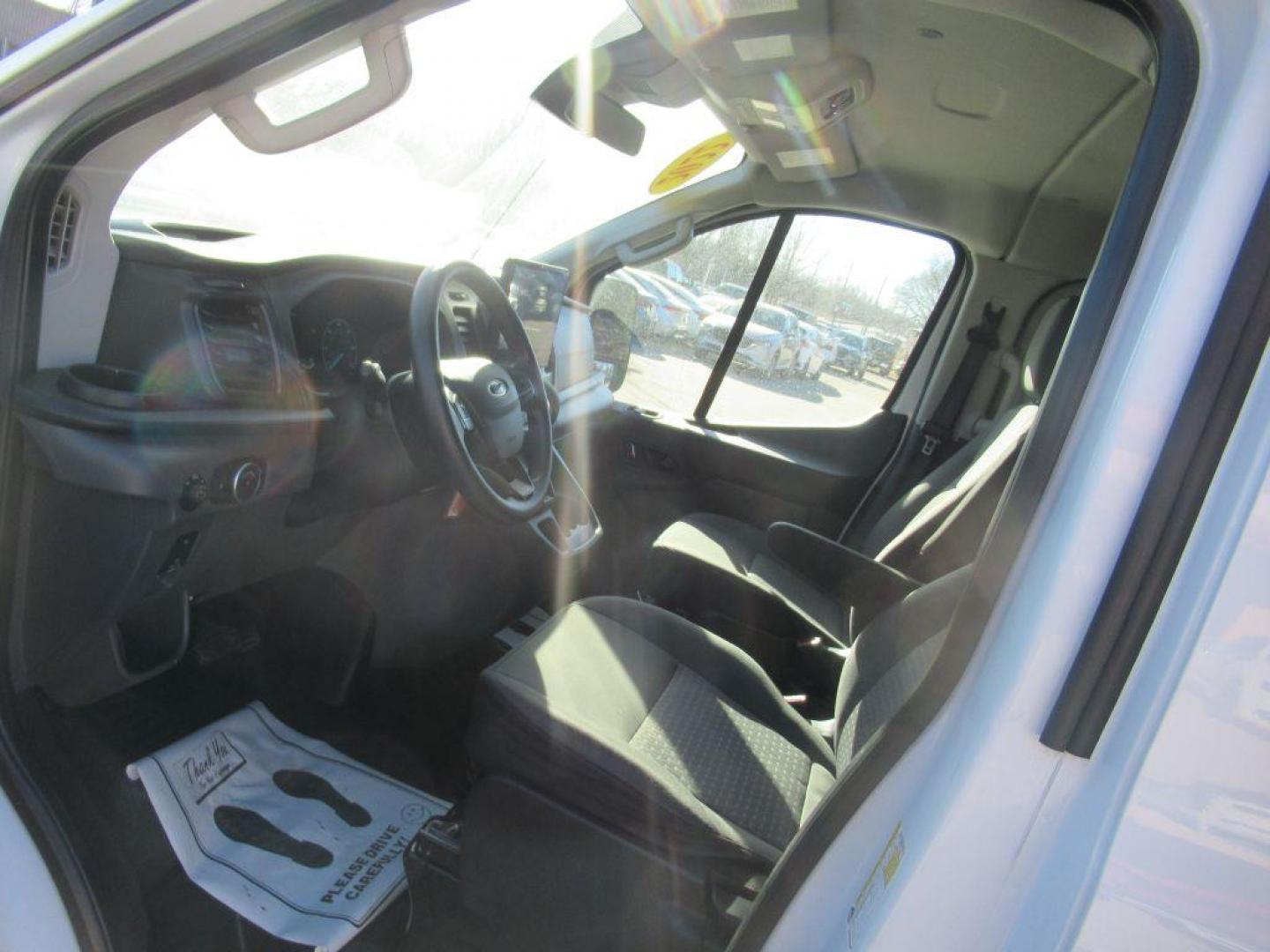 2022 WHITE FORD TRANSIT T-350 (1FBAX2Y83NK) with an 3.5L engine, Automatic transmission, located at 908 SE 14th Street, Des Moines, IA, 50317, (515) 281-0330, 41.580303, -93.597046 - Photo#21