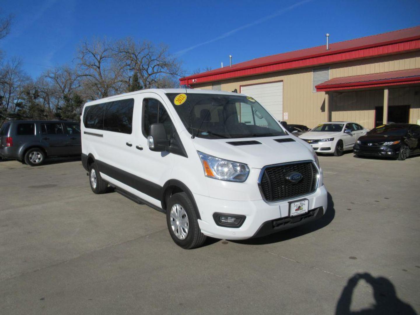 2022 WHITE FORD TRANSIT T-350 (1FBAX2Y83NK) with an 3.5L engine, Automatic transmission, located at 908 SE 14th Street, Des Moines, IA, 50317, (515) 281-0330, 41.580303, -93.597046 - Photo#2