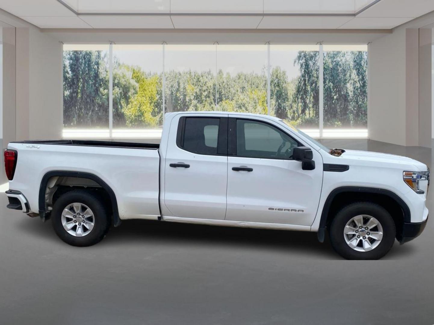 2019 WHITE GMC SIERRA EX-CAB SLT (1GTR9AEF0KZ) with an 5.3L engine, Automatic transmission, located at 908 SE 14th Street, Des Moines, IA, 50317, (515) 281-0330, 41.580303, -93.597046 - Photo#1